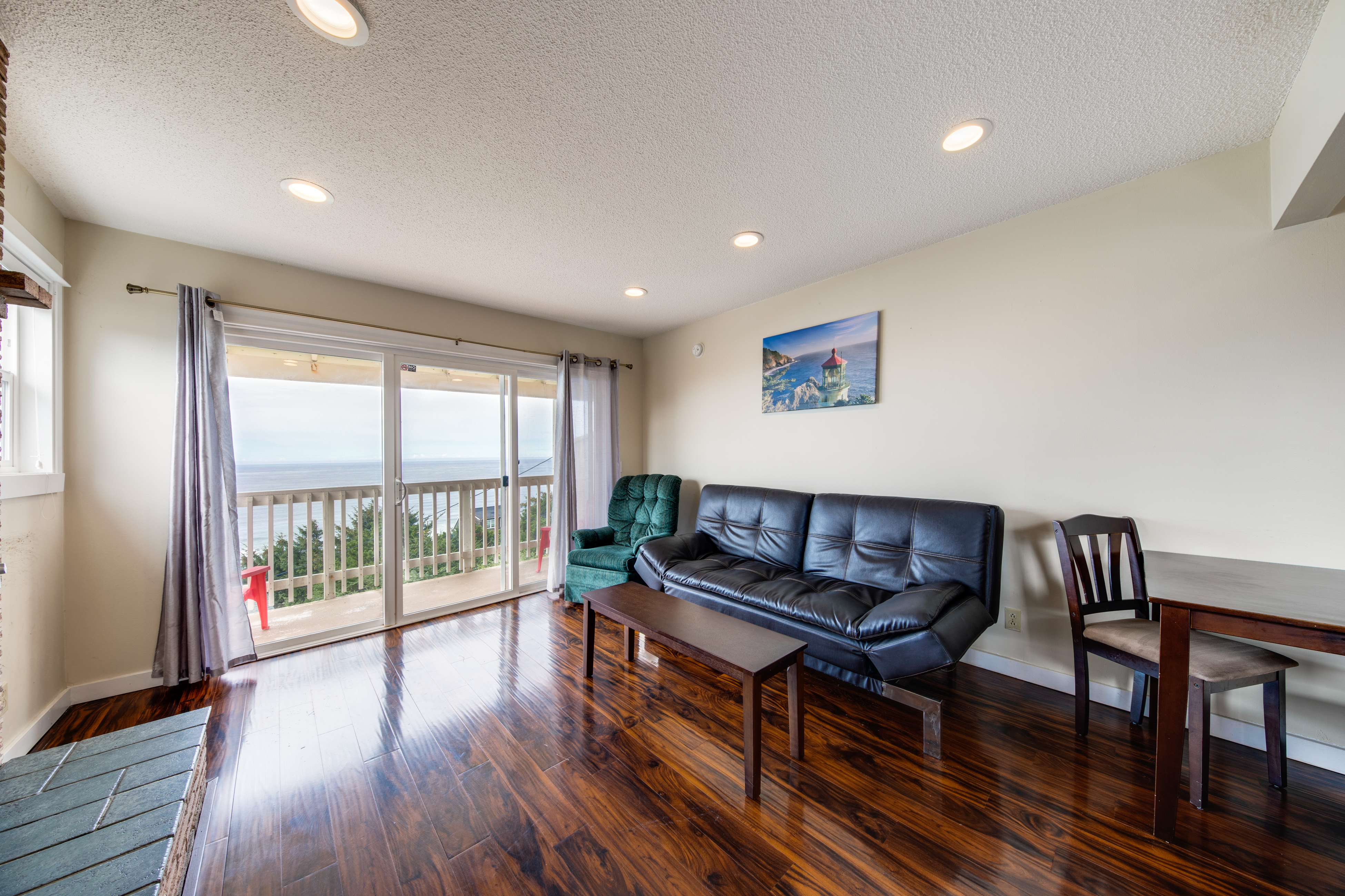 Oceanview Condo with Full Kitchen Balcony Beach Access Nearby