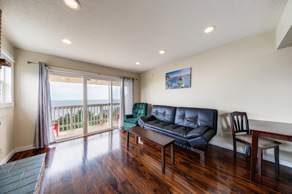 Oceanview Condo with Full Kitchen Balcony Beach Access Nearby