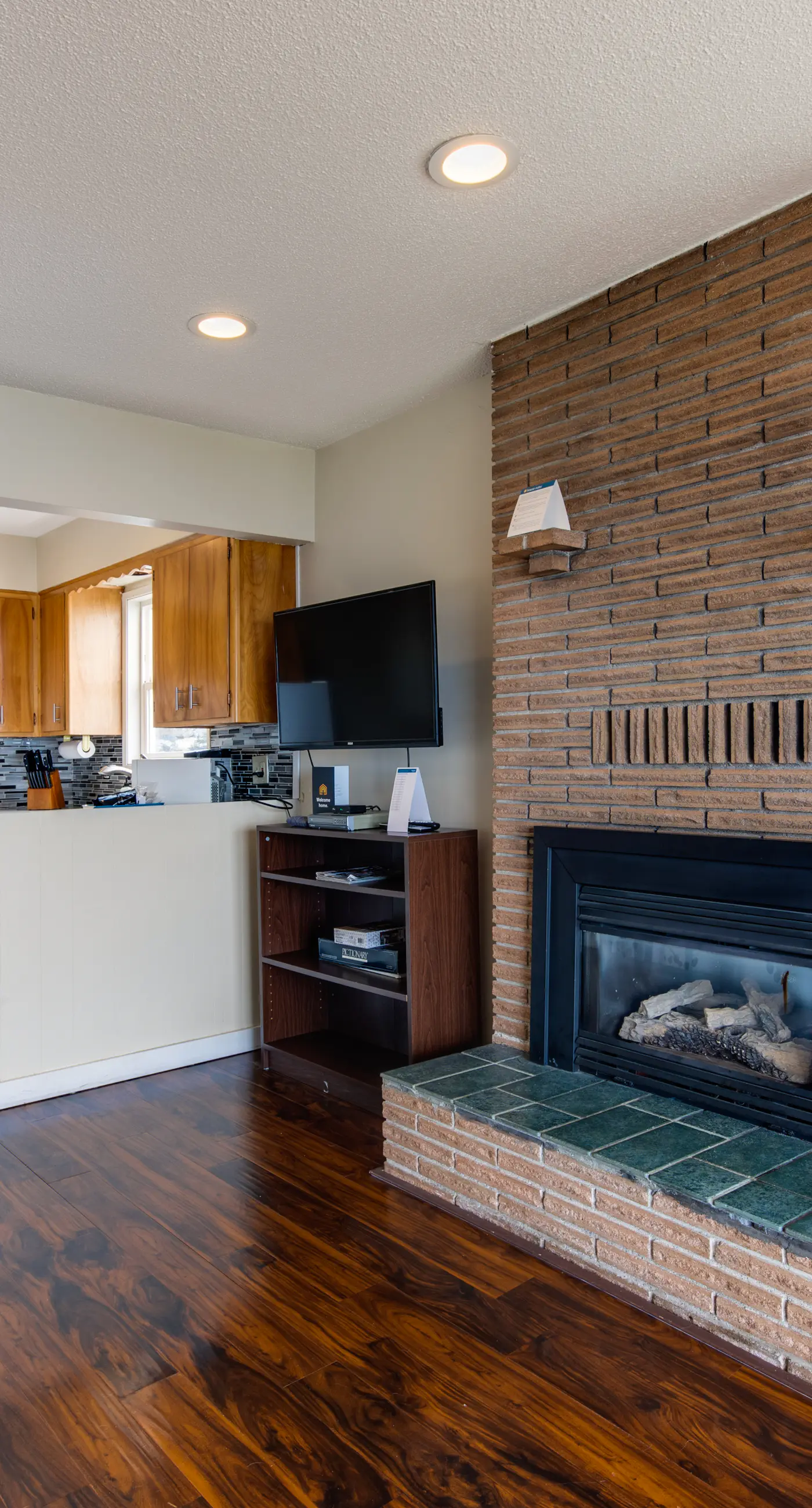 Oceanview Condo with Full Kitchen Balcony Beach Access Nearby