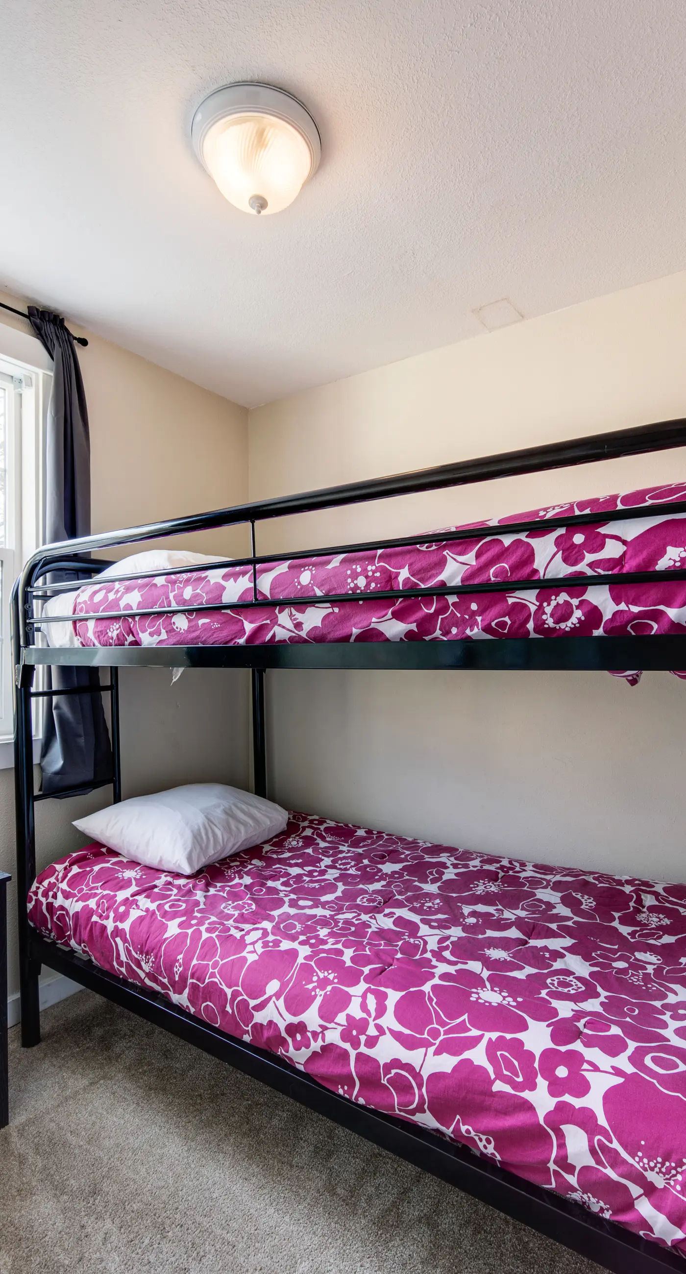 Oceanview Condo with Full Kitchen Balcony Beach Access Nearby