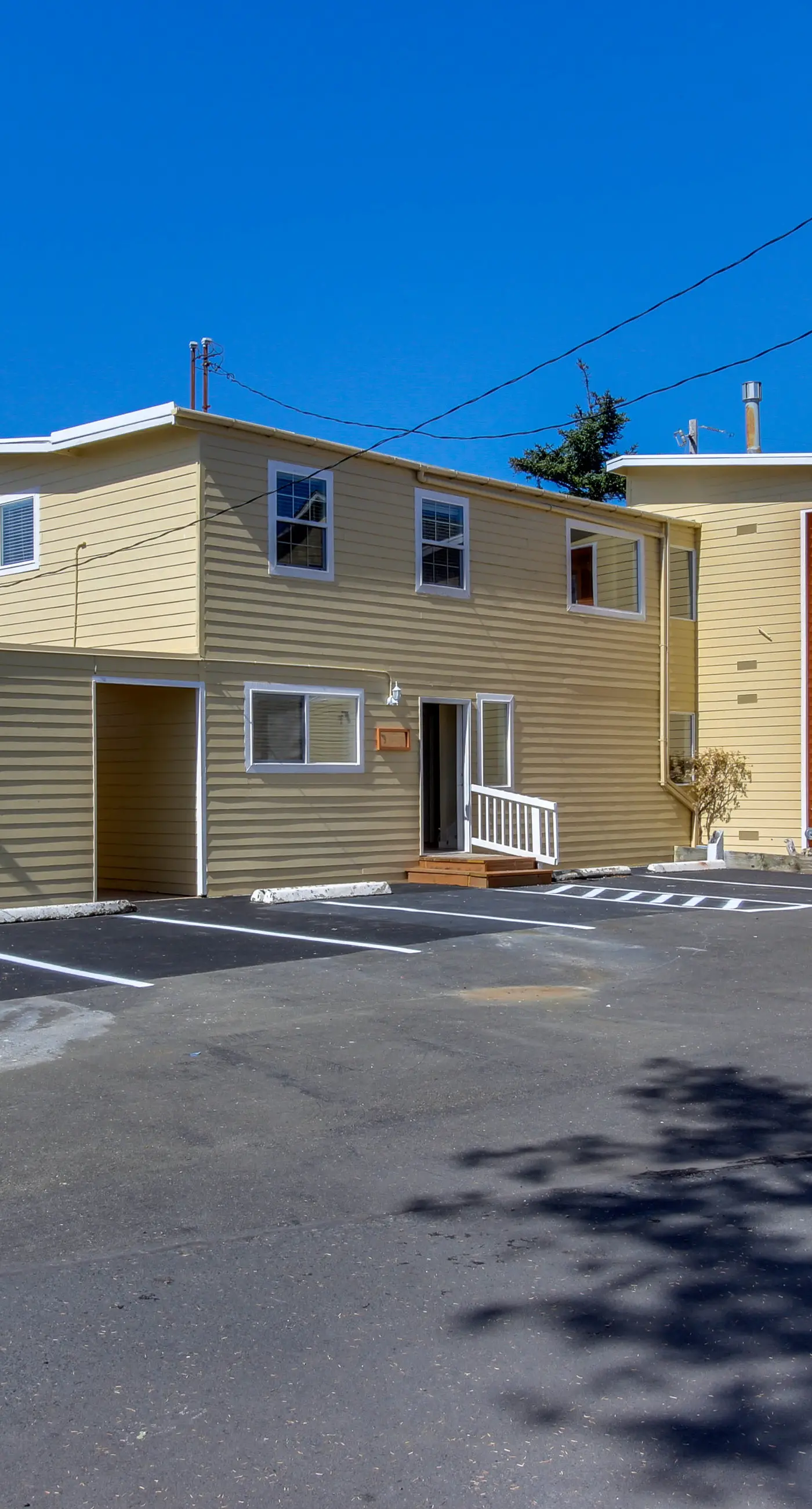 Oceanview Condo with Full Kitchen Balcony Beach Access Nearby