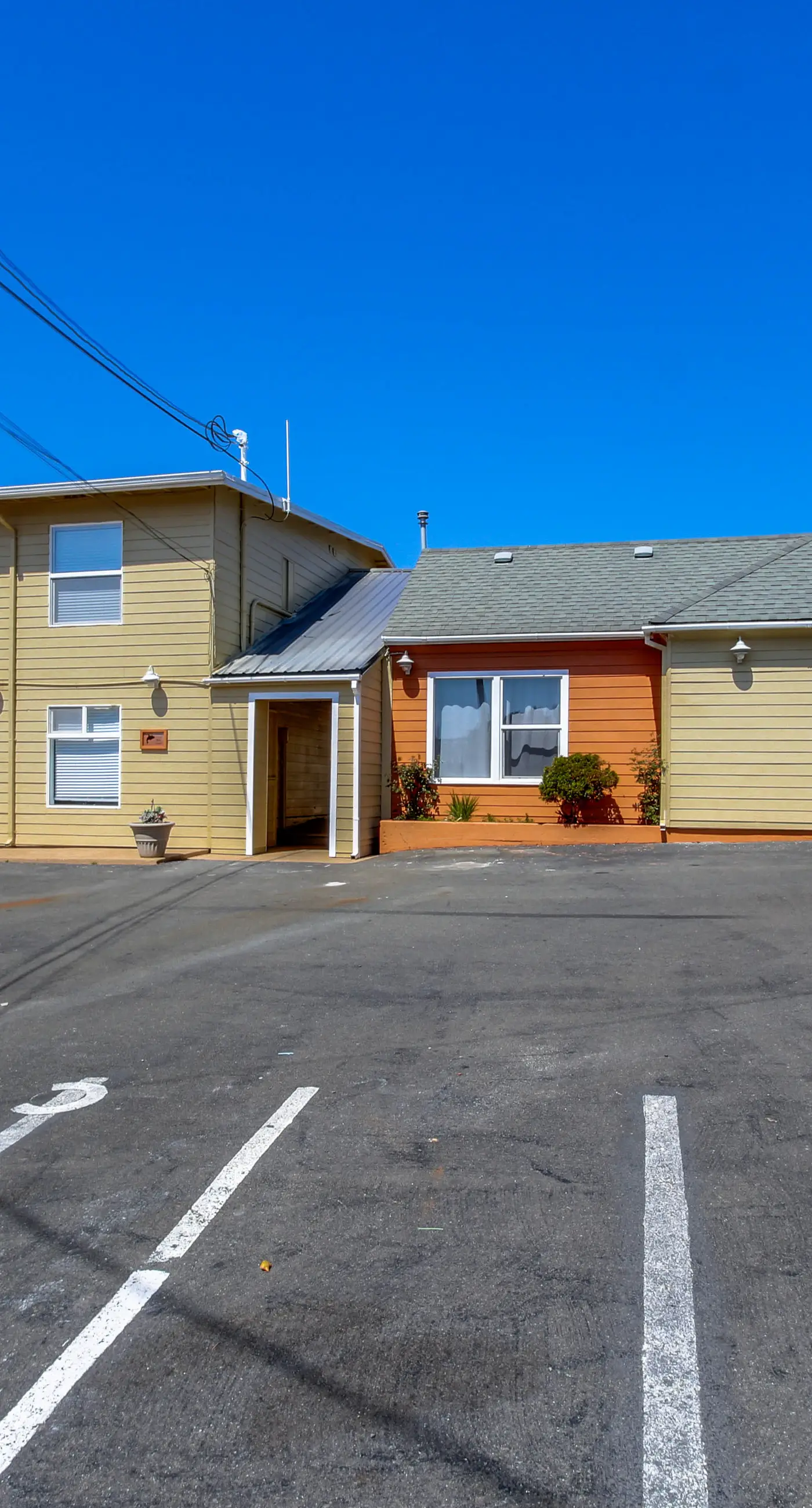 Oceanview Condo with Full Kitchen Balcony Beach Access Nearby