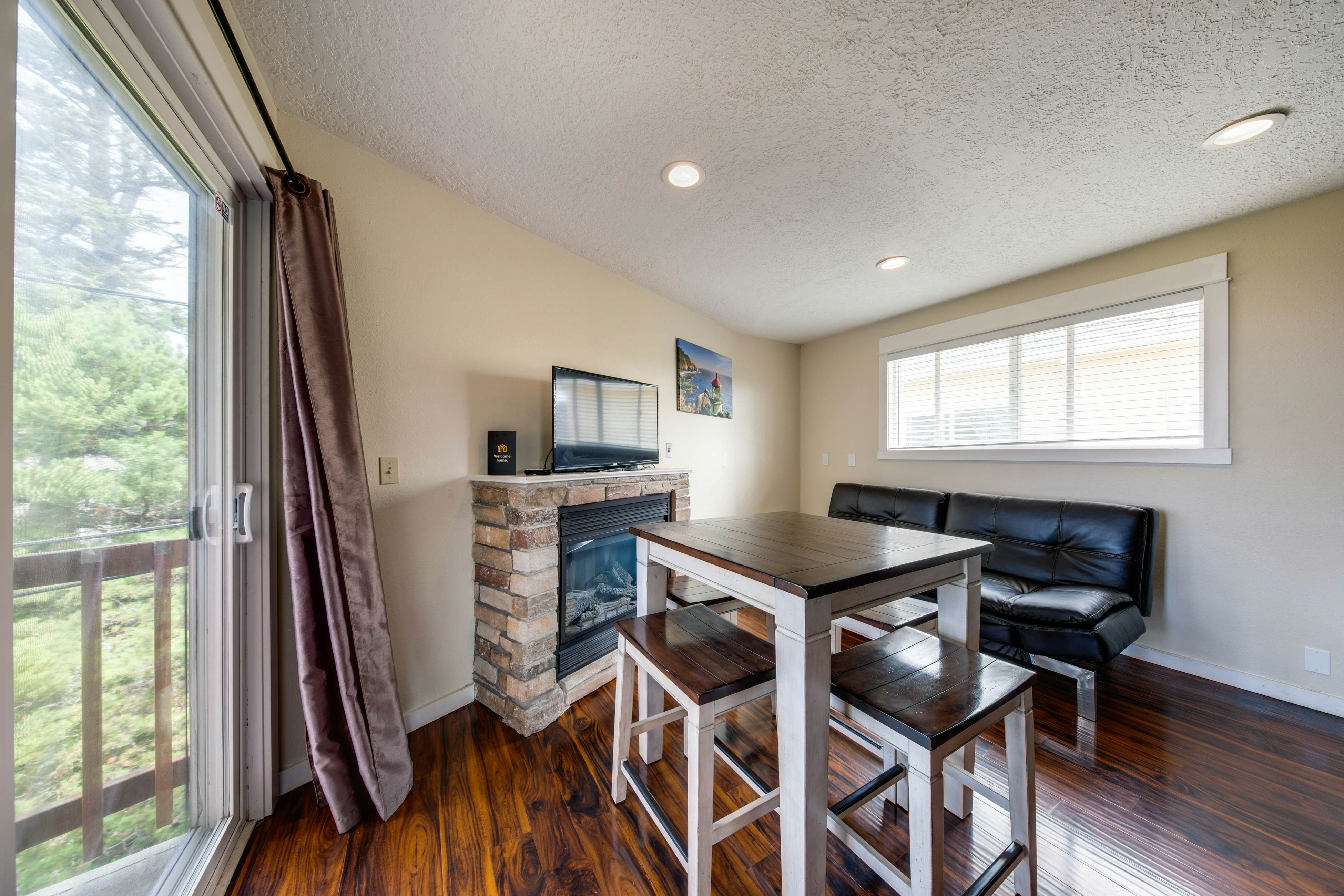 Upper Level Condo with Private Balcony & Nearby Beach Access - Dog-Friendly