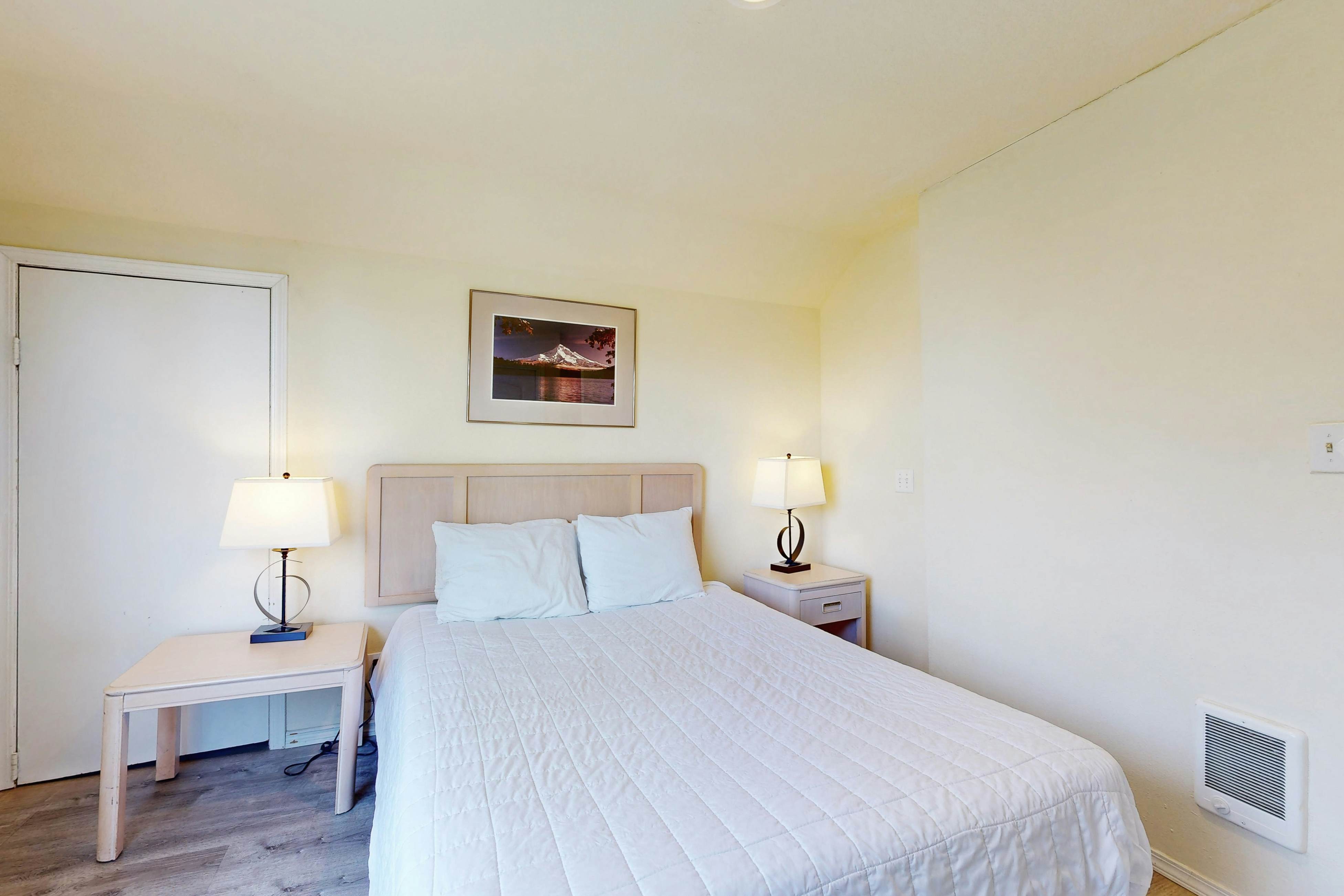 Private Hillside Condo in the Heart of Lincoln City - Dog-Friendly