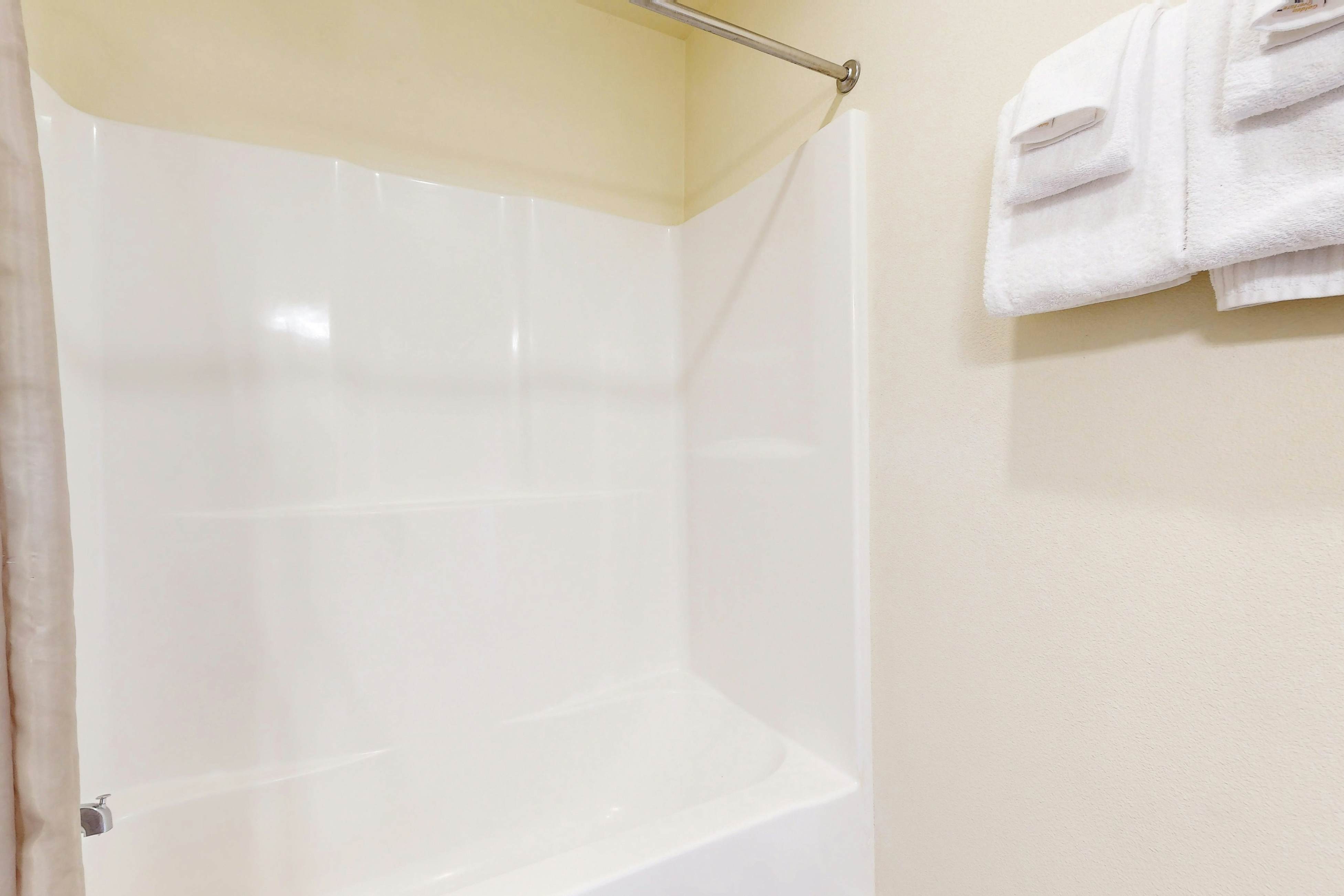 Private Hillside Condo in the Heart of Lincoln City - Dog-Friendly