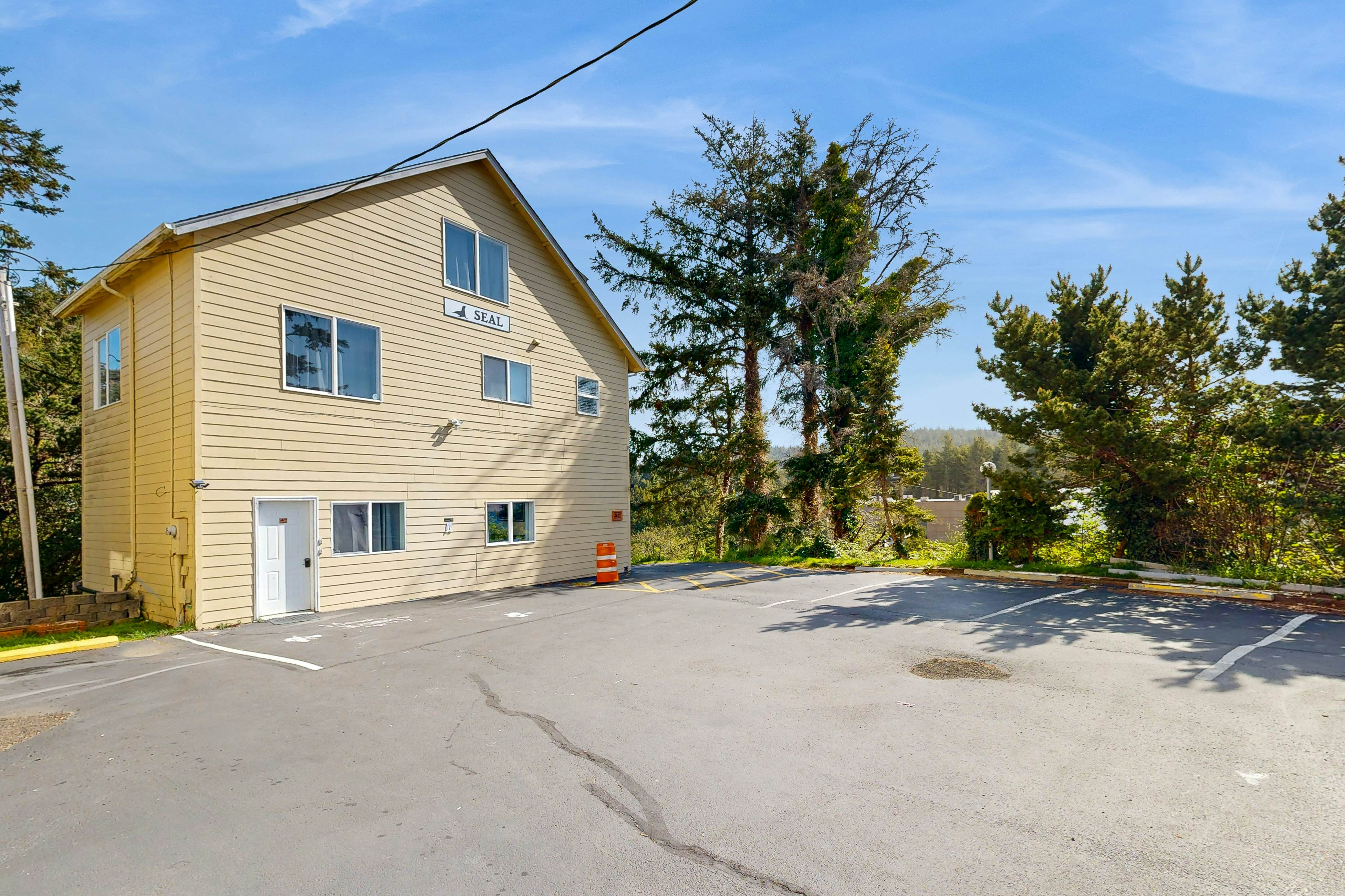 Private Hillside Condo in the Heart of Lincoln City - Dog-Friendly