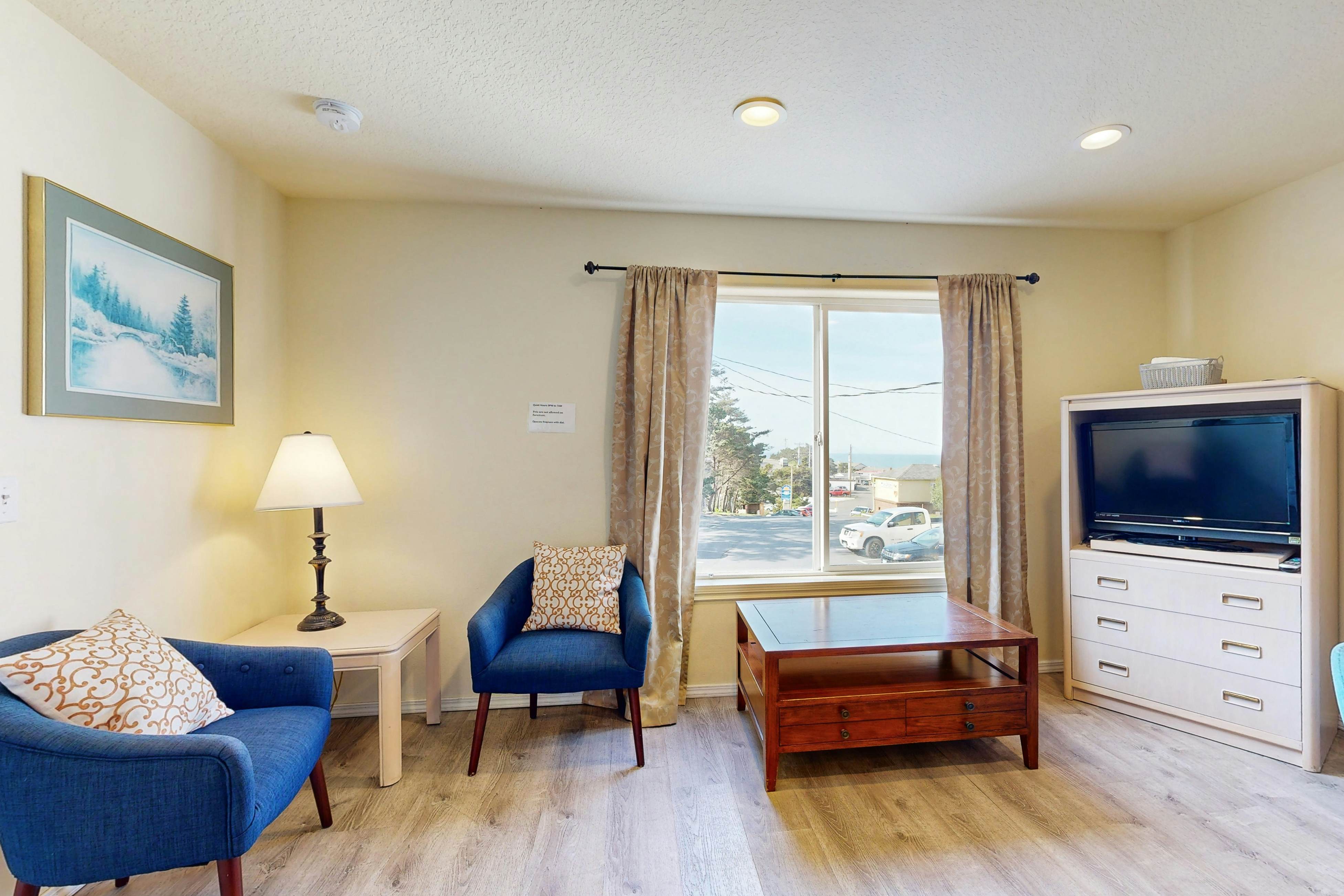 Sandstone Point Condo, Only a Few Blocks to the Beach - Dogs Welcome