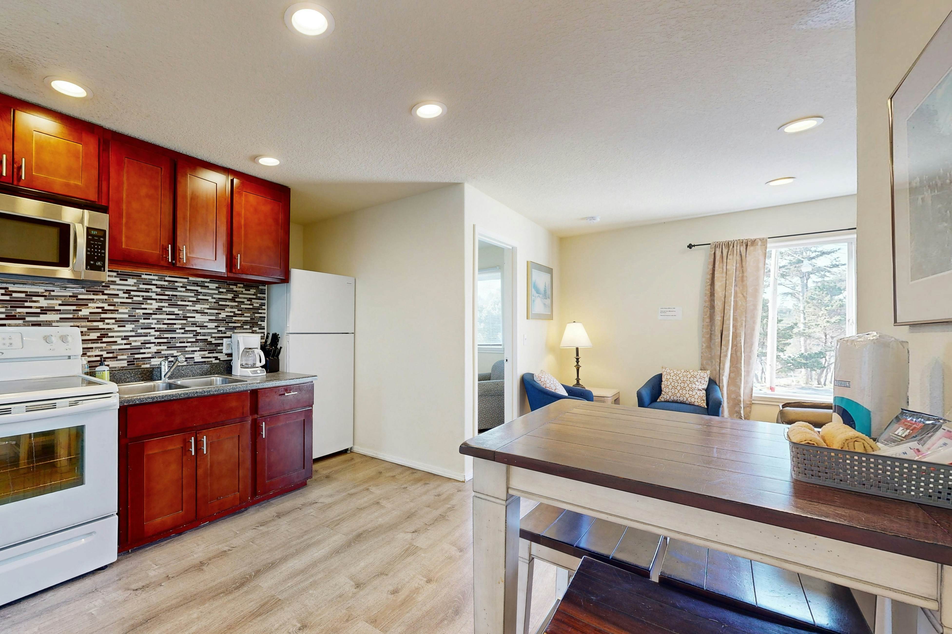 Sandstone Point Condo, Only a Few Blocks to the Beach - Dogs Welcome