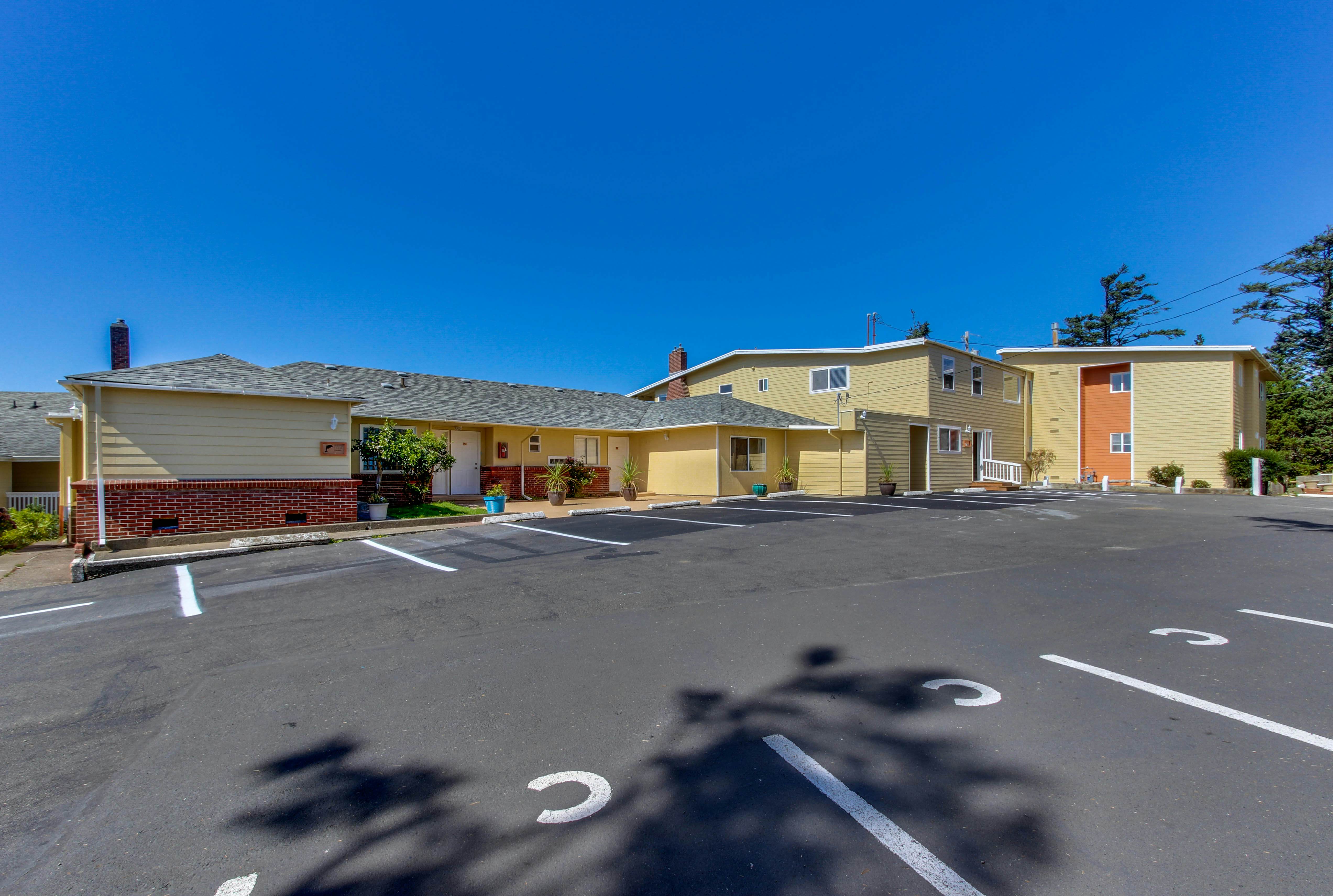 Sandstone Point Condo, Only a Few Blocks to the Beach - Dogs Welcome