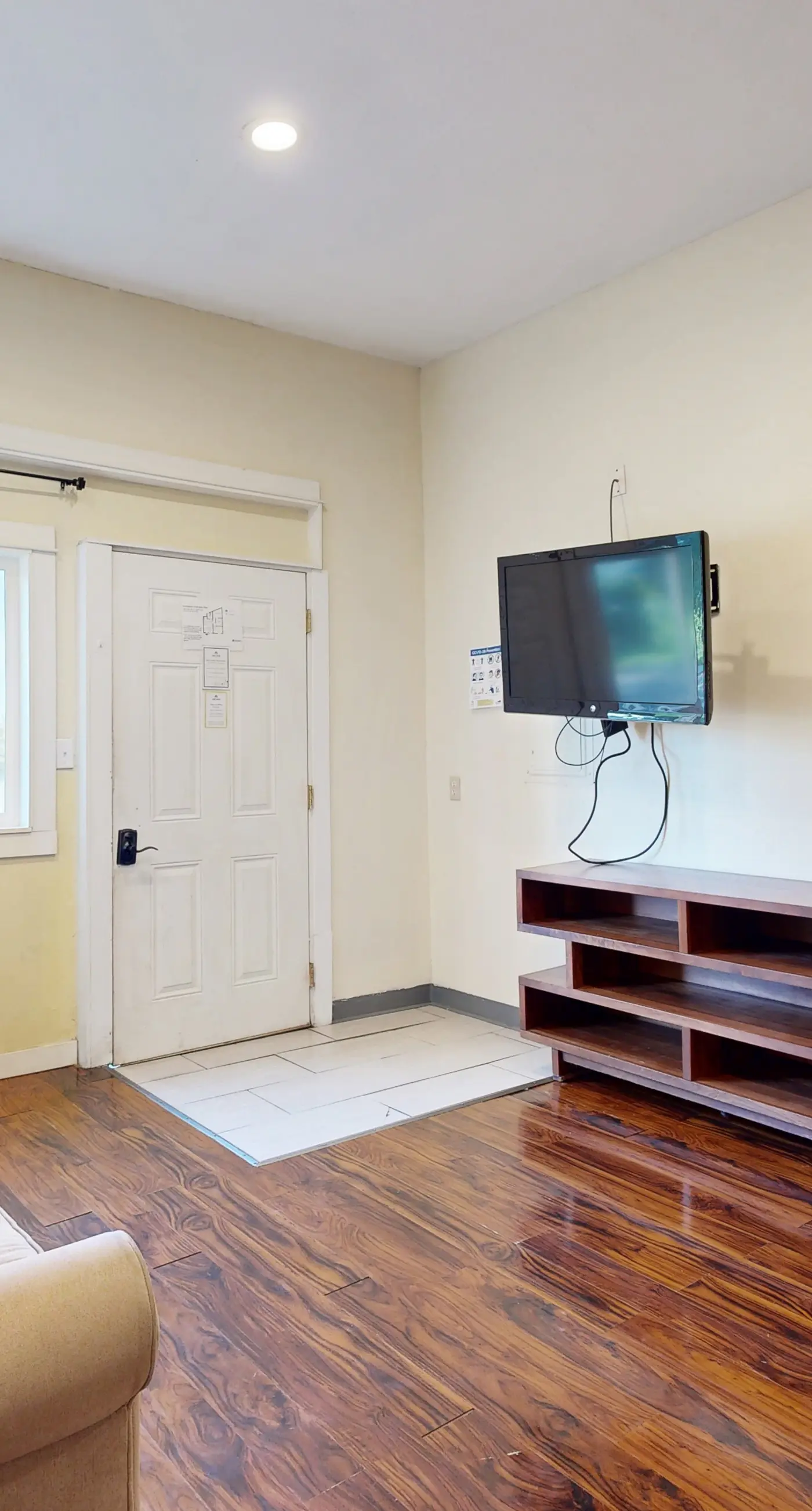 Dog Friendly Cozy Coastal Condo Minutes from the Beach