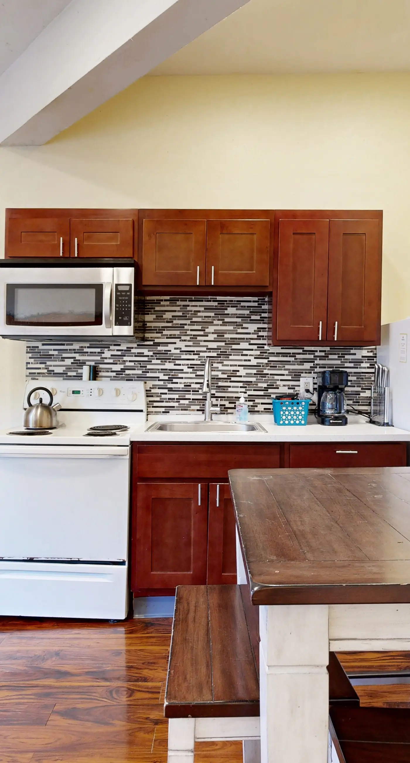 Dog Friendly Cozy Coastal Condo Minutes from the Beach
