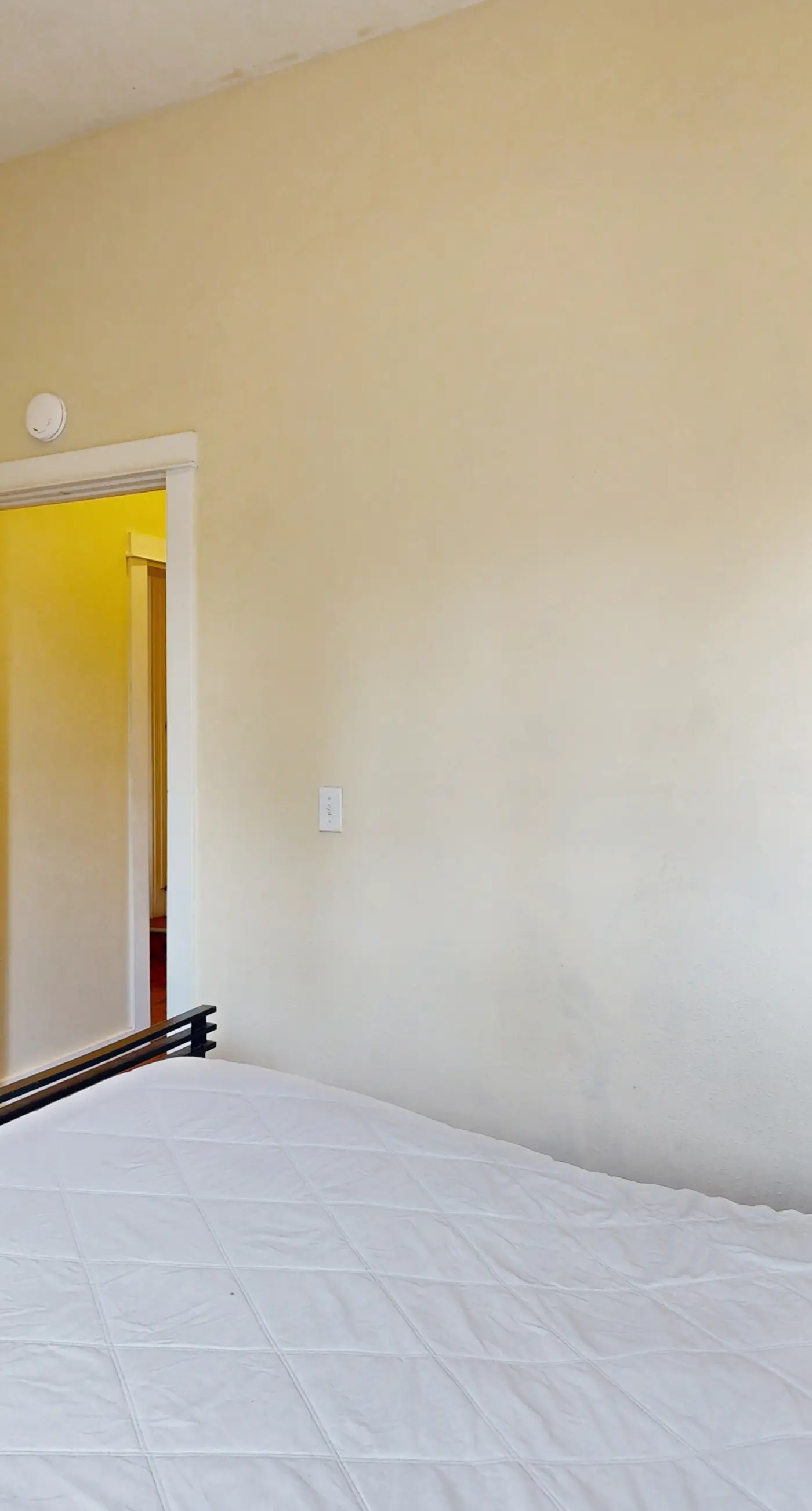 Dog Friendly Cozy Coastal Condo Minutes from the Beach