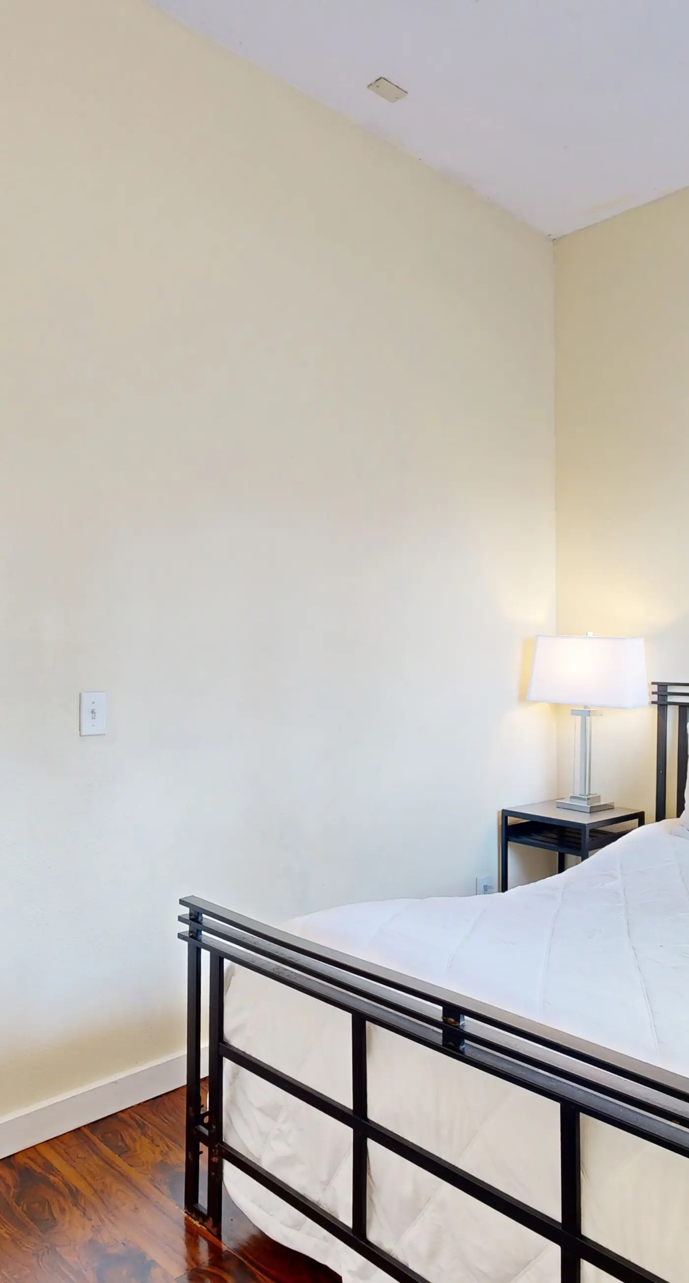 Dog Friendly Cozy Coastal Condo Minutes from the Beach