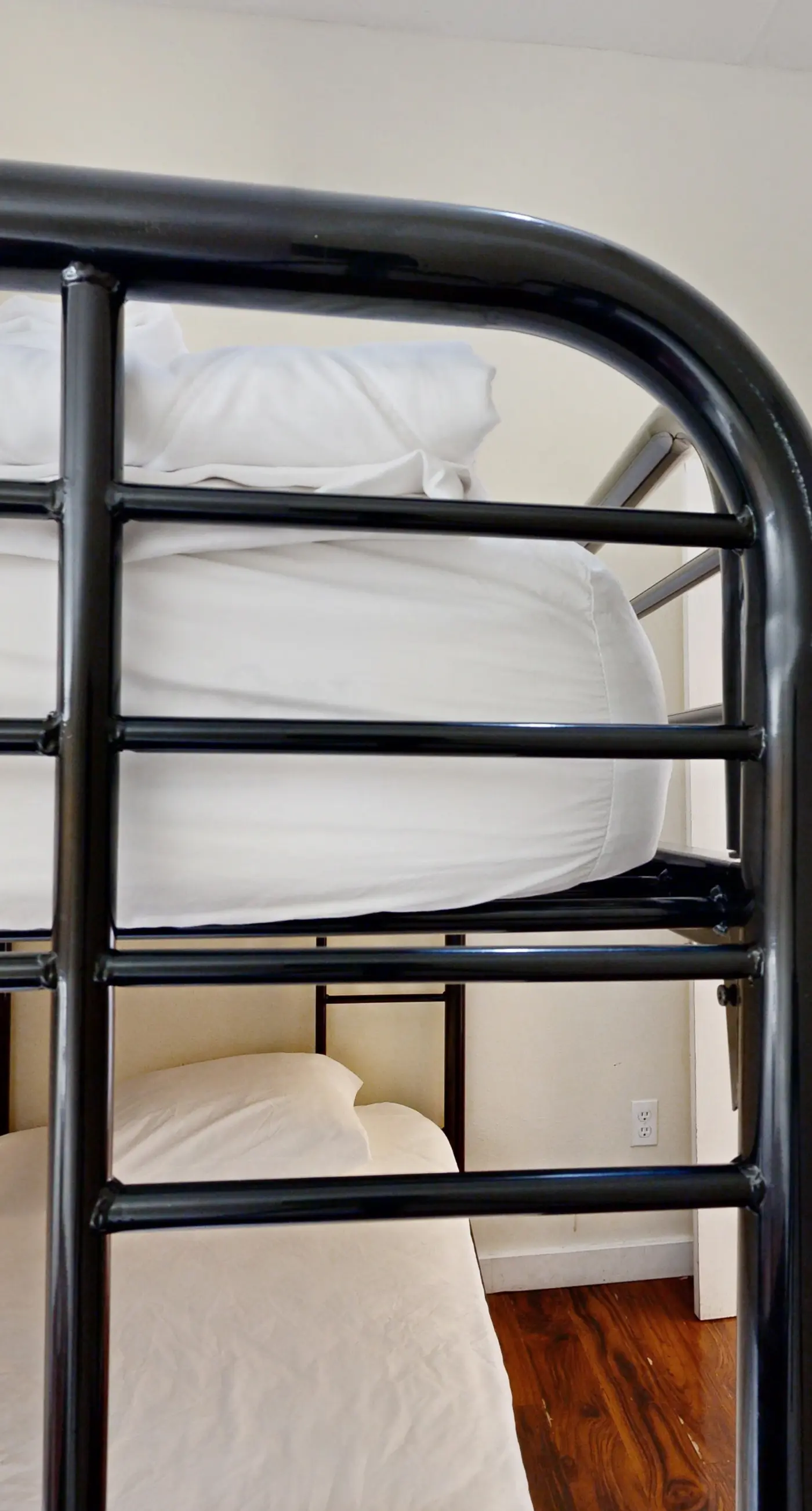 Dog Friendly Cozy Coastal Condo Minutes from the Beach