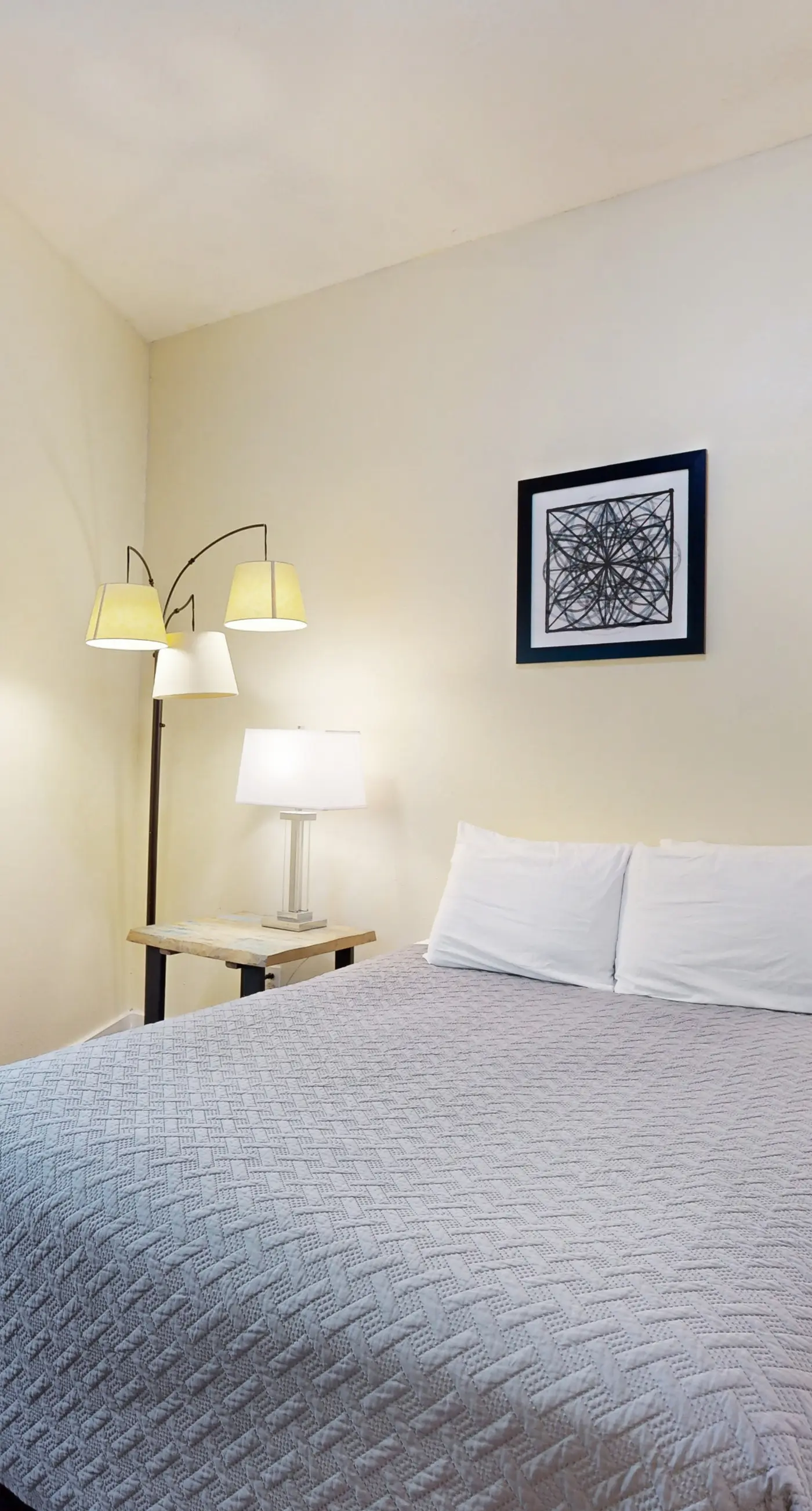 Dog Friendly Cozy Coastal Condo Minutes from the Beach