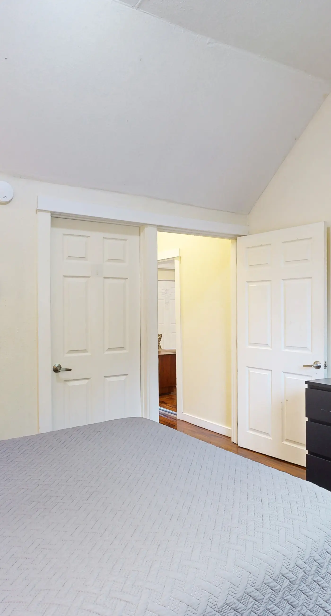 Dog Friendly Cozy Coastal Condo Minutes from the Beach