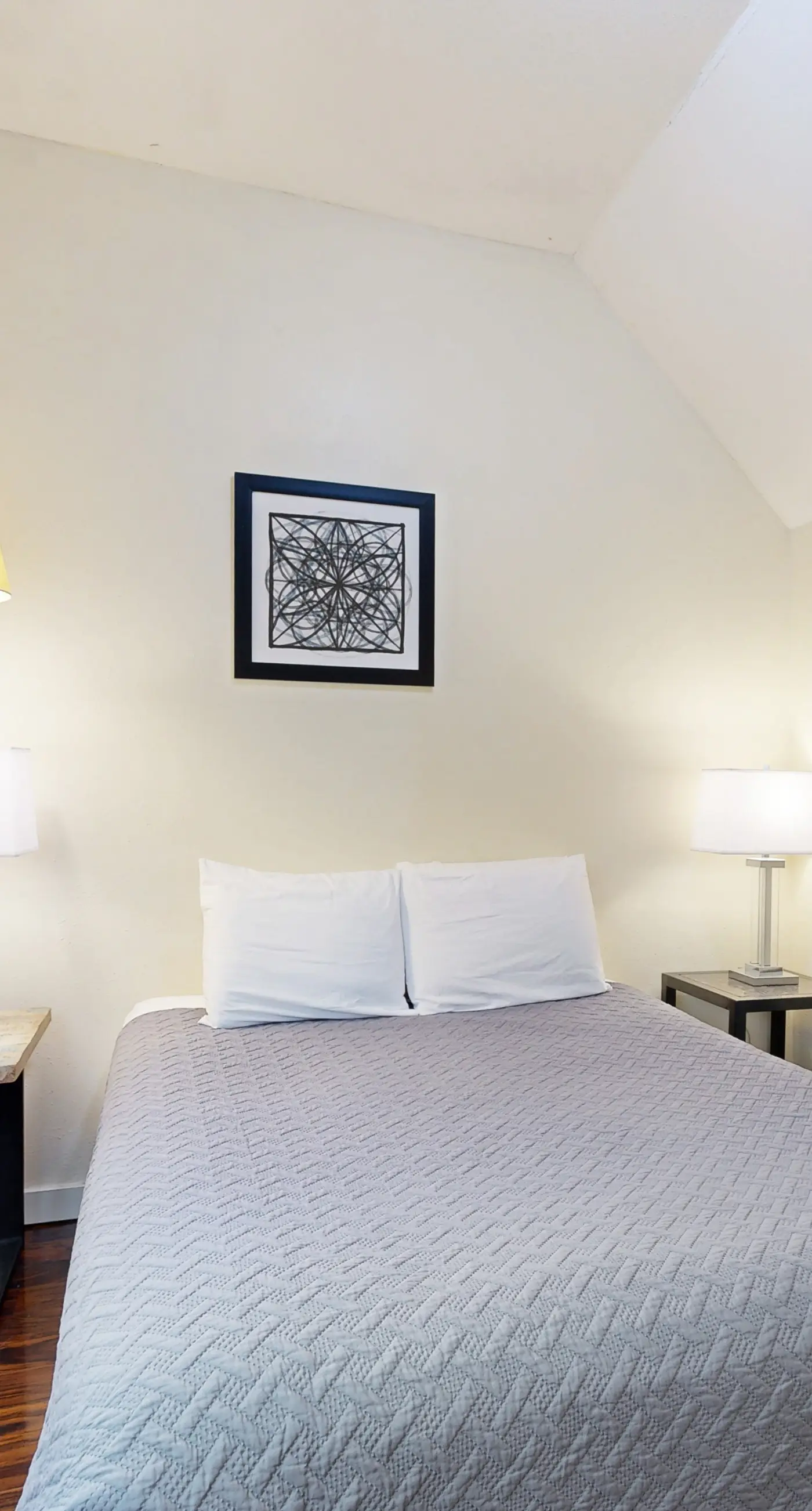 Dog Friendly Cozy Coastal Condo Minutes from the Beach