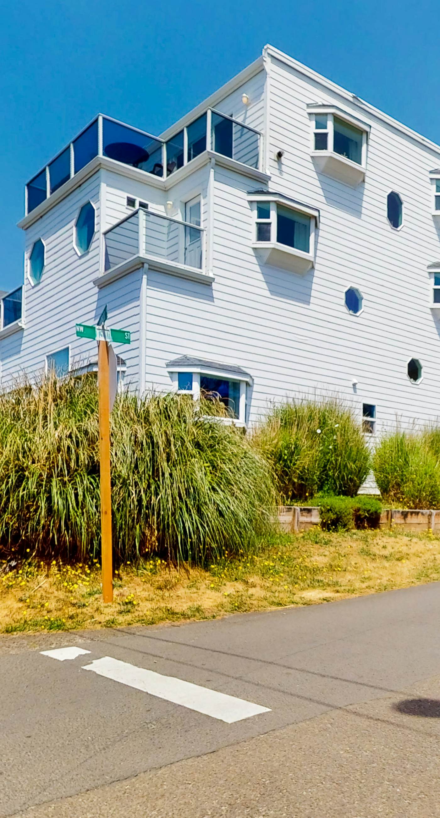 Luxury home with hot tub overlooking the beach and game room