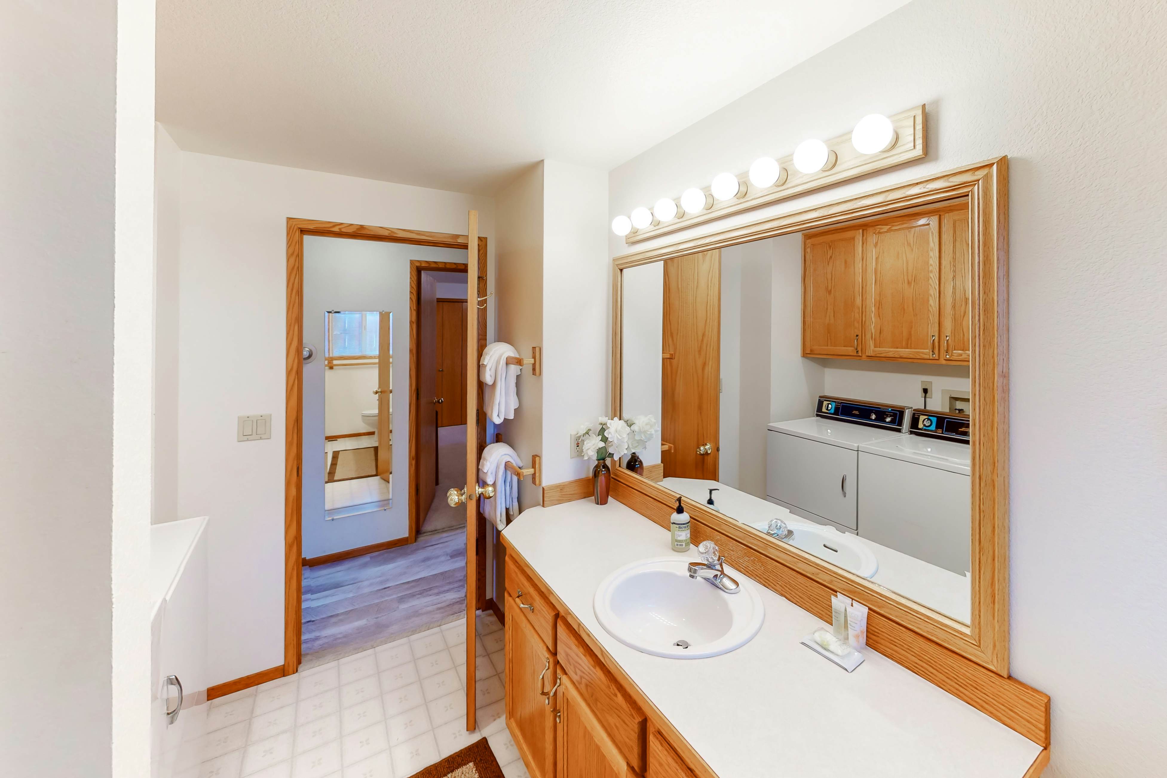 Cozy, dog-friendly getaway one block from beach with fireplace and gas grill