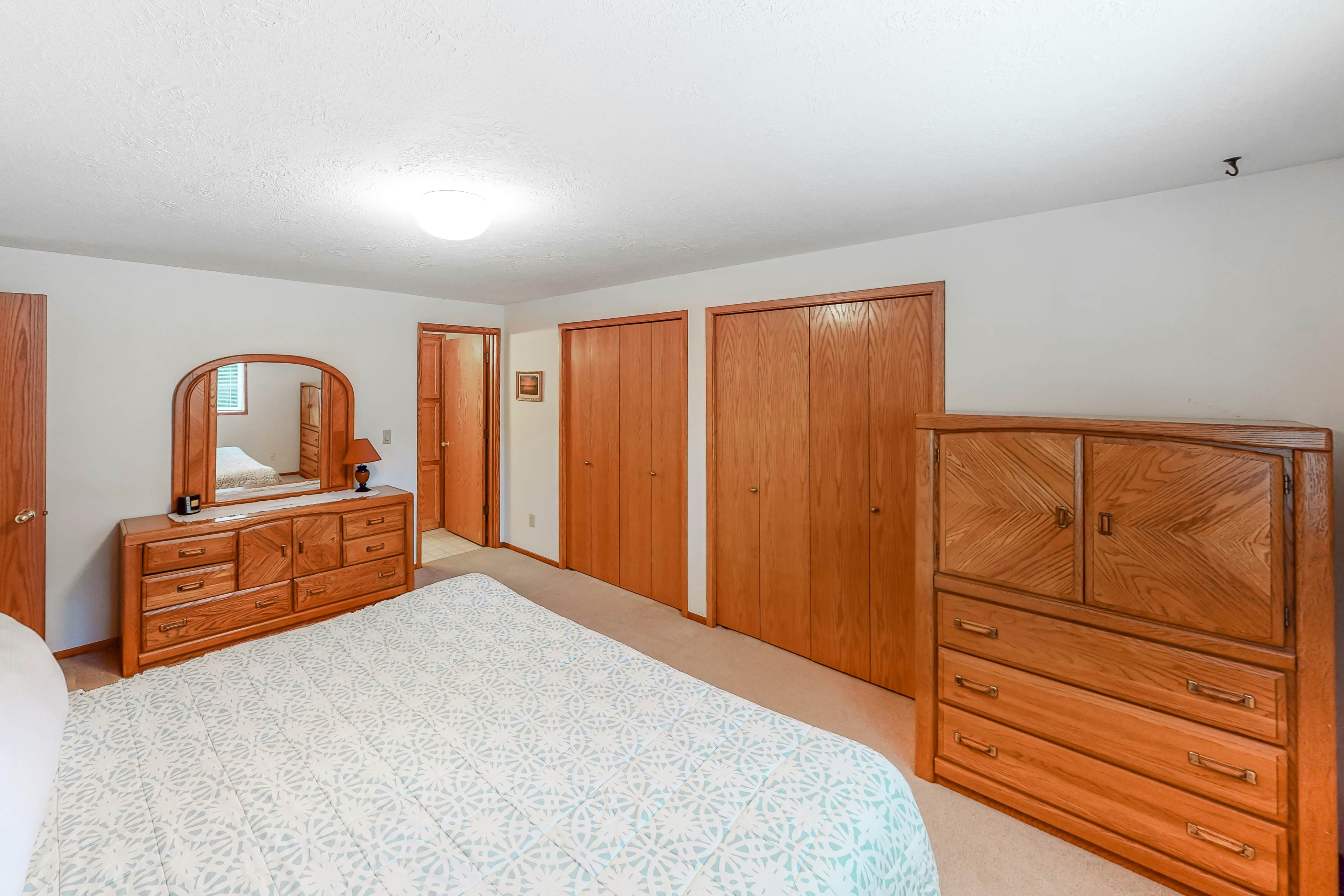 Cozy, dog-friendly getaway one block from beach with fireplace and gas grill