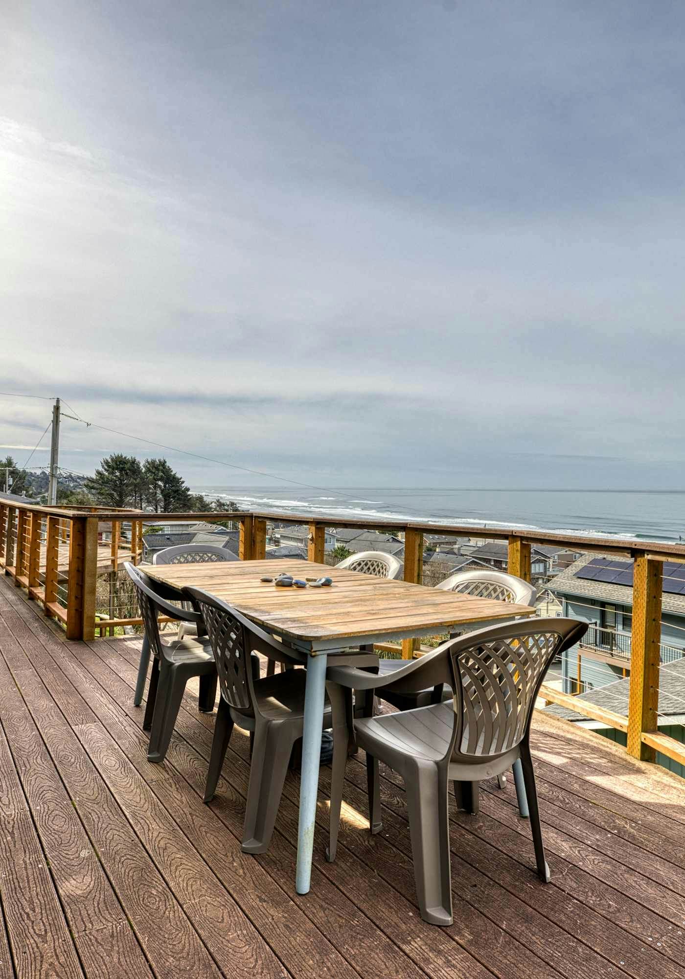 Gorgeous Retreat with Separate Cottage Private Hot Tub and Close Beach Access