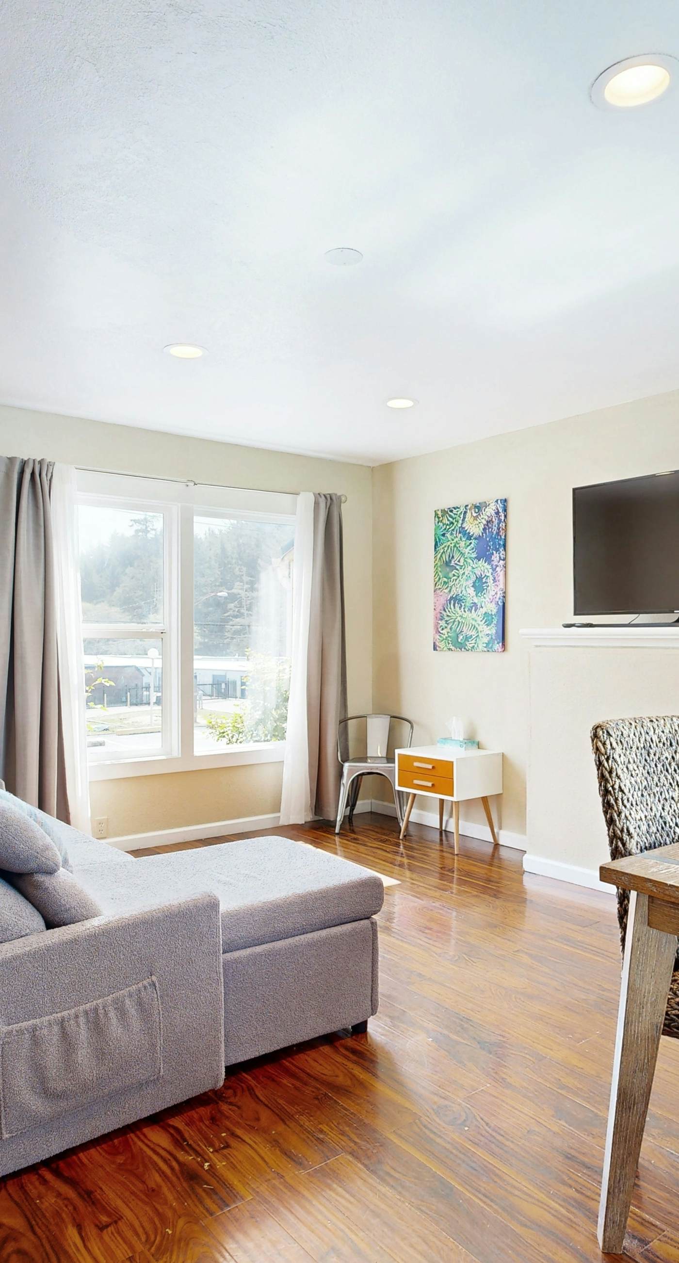 Modern Condo with Peekaboo Ocean Views Nearby Beach Access Dogs OK