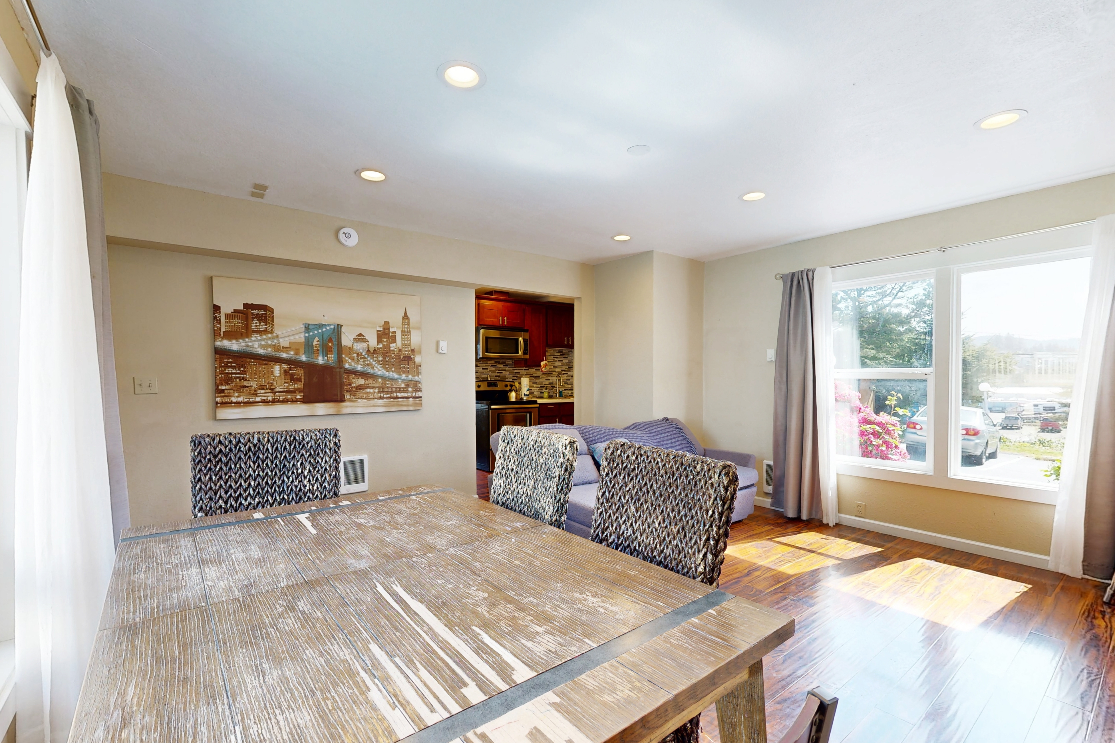 Modern Condo with Peekaboo Ocean Views Nearby Beach Access Dogs OK