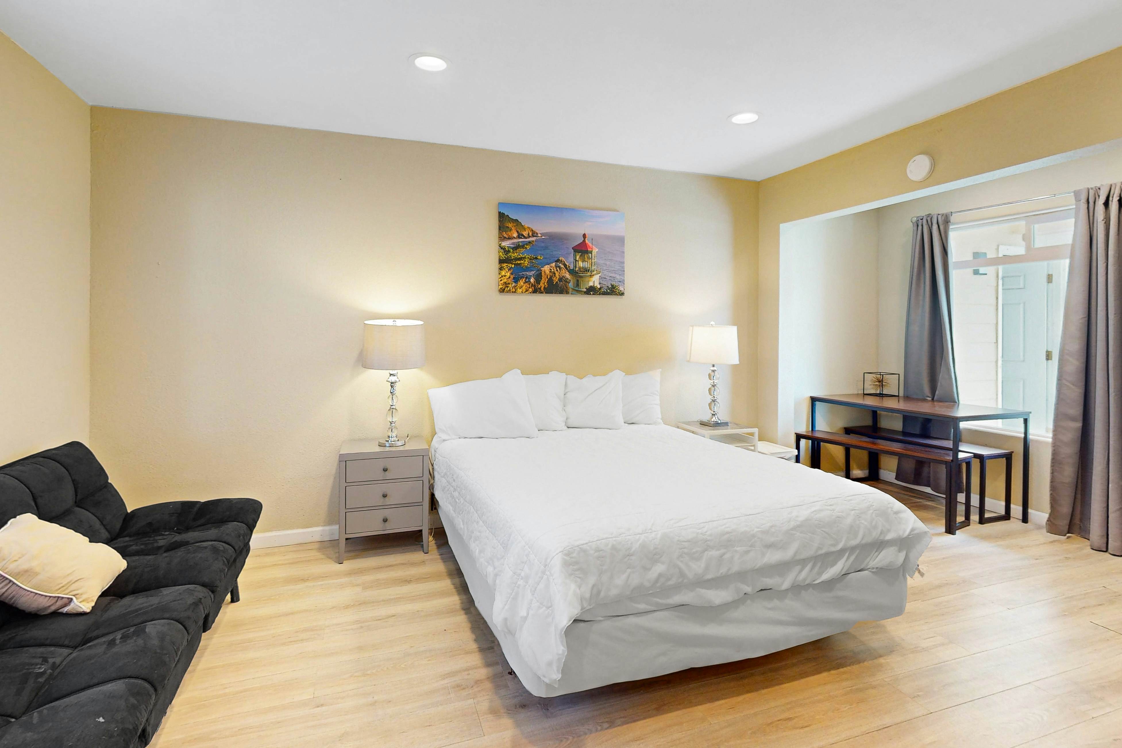 Lovely Studio with Great View & Nearby Beach Access - Dogs Welcome