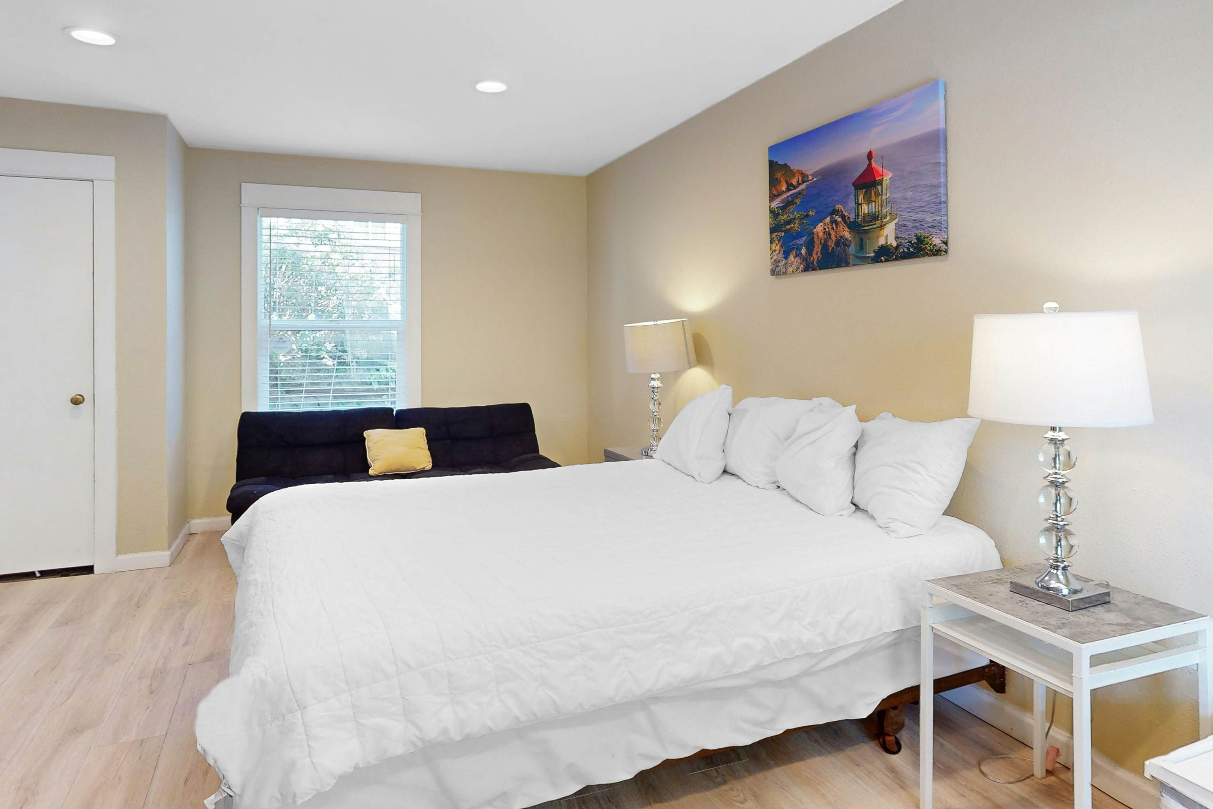 Lovely Studio with Great View & Nearby Beach Access - Dogs Welcome