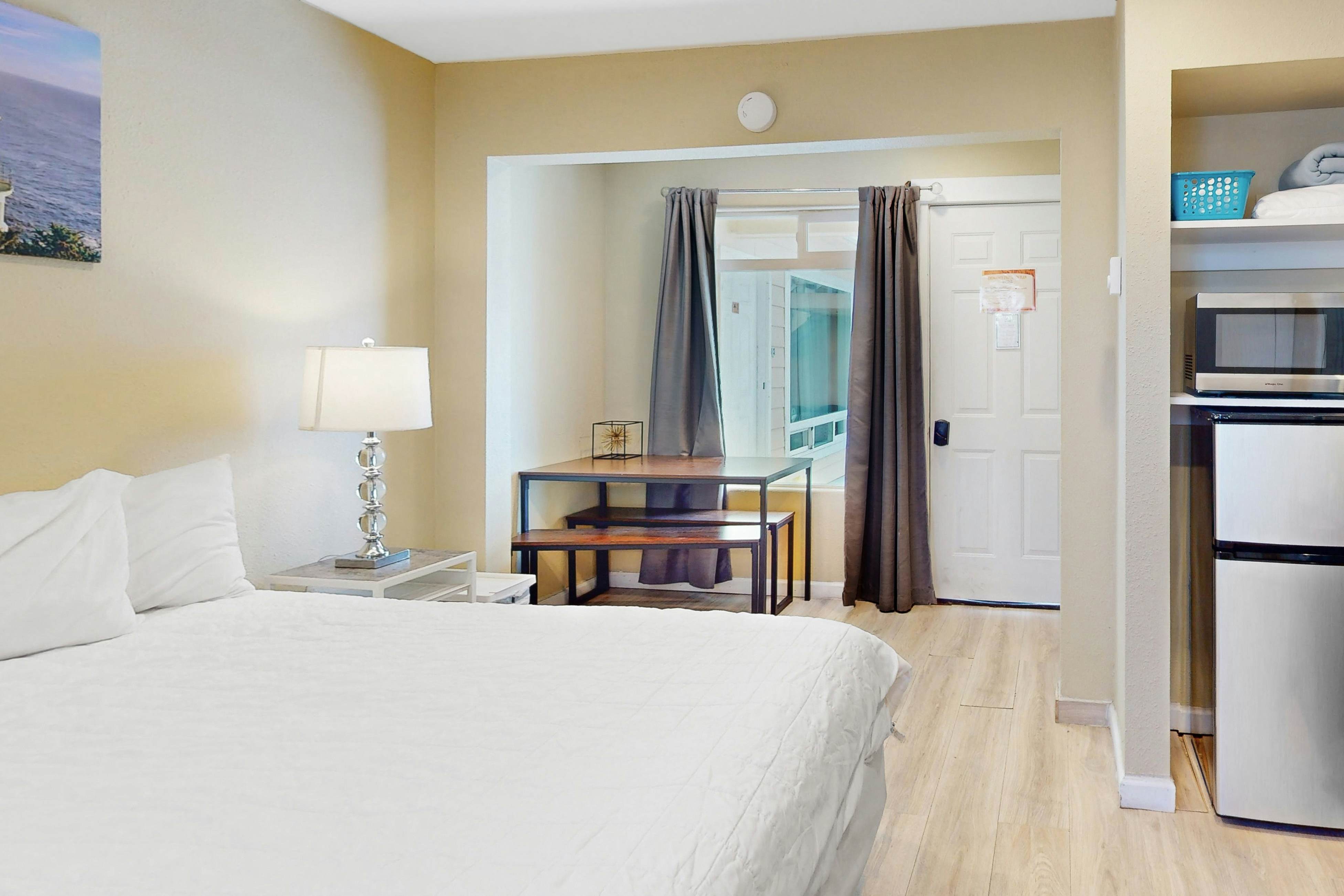 Lovely Studio with Great View & Nearby Beach Access - Dogs Welcome