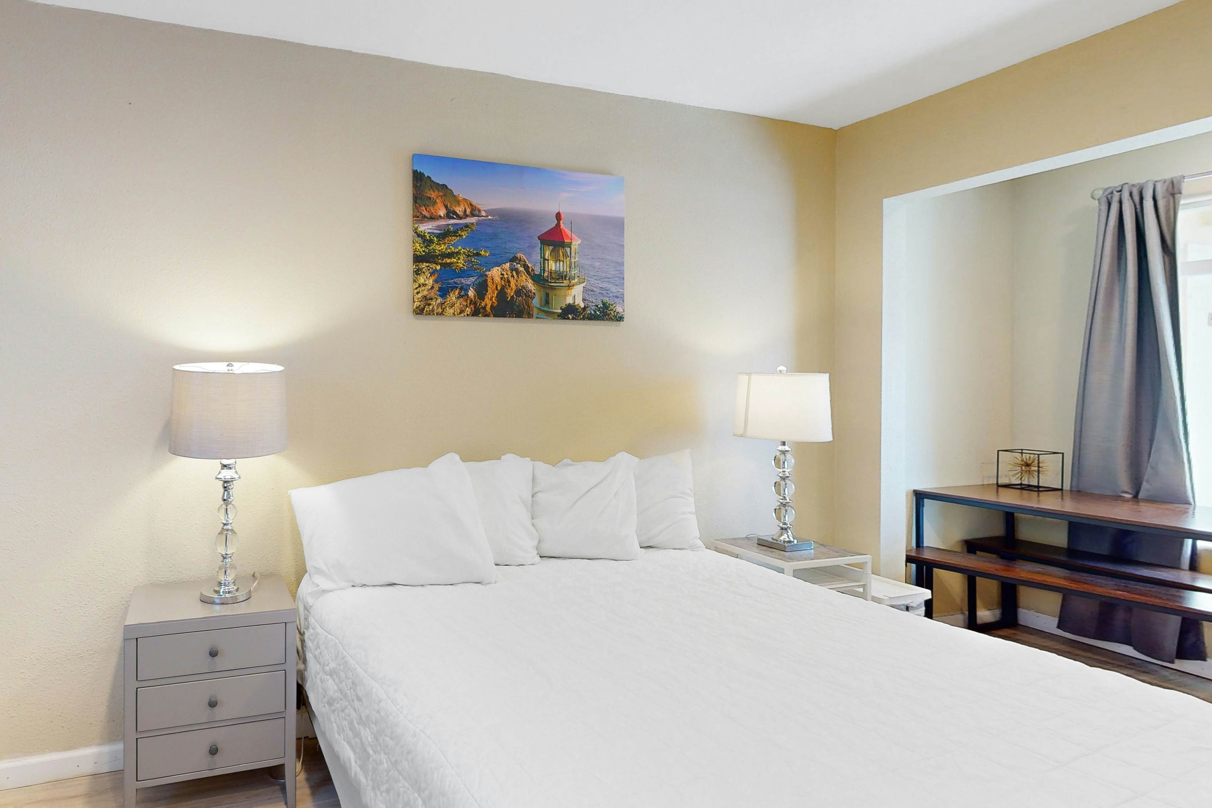 Lovely Studio with Great View & Nearby Beach Access - Dogs Welcome