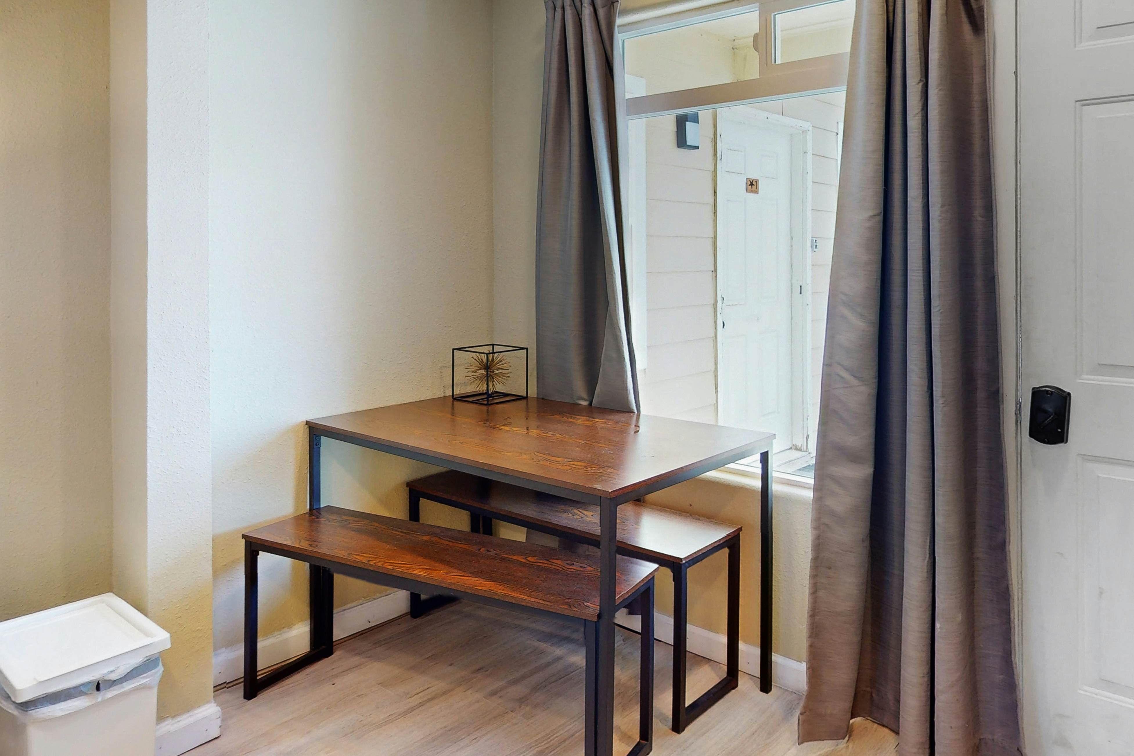 Lovely Studio with Great View & Nearby Beach Access - Dogs Welcome