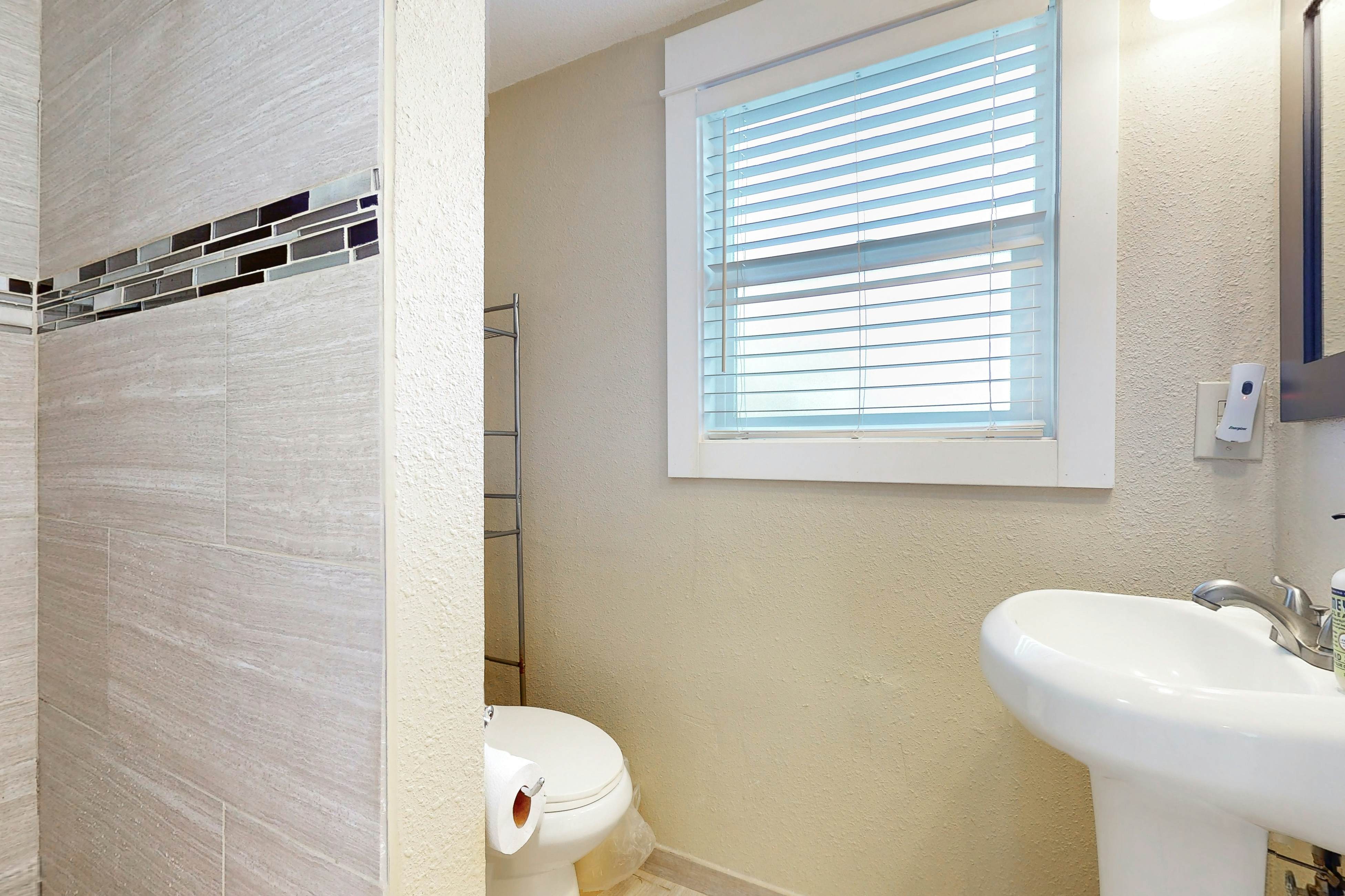 Lovely Studio with Great View & Nearby Beach Access - Dogs Welcome