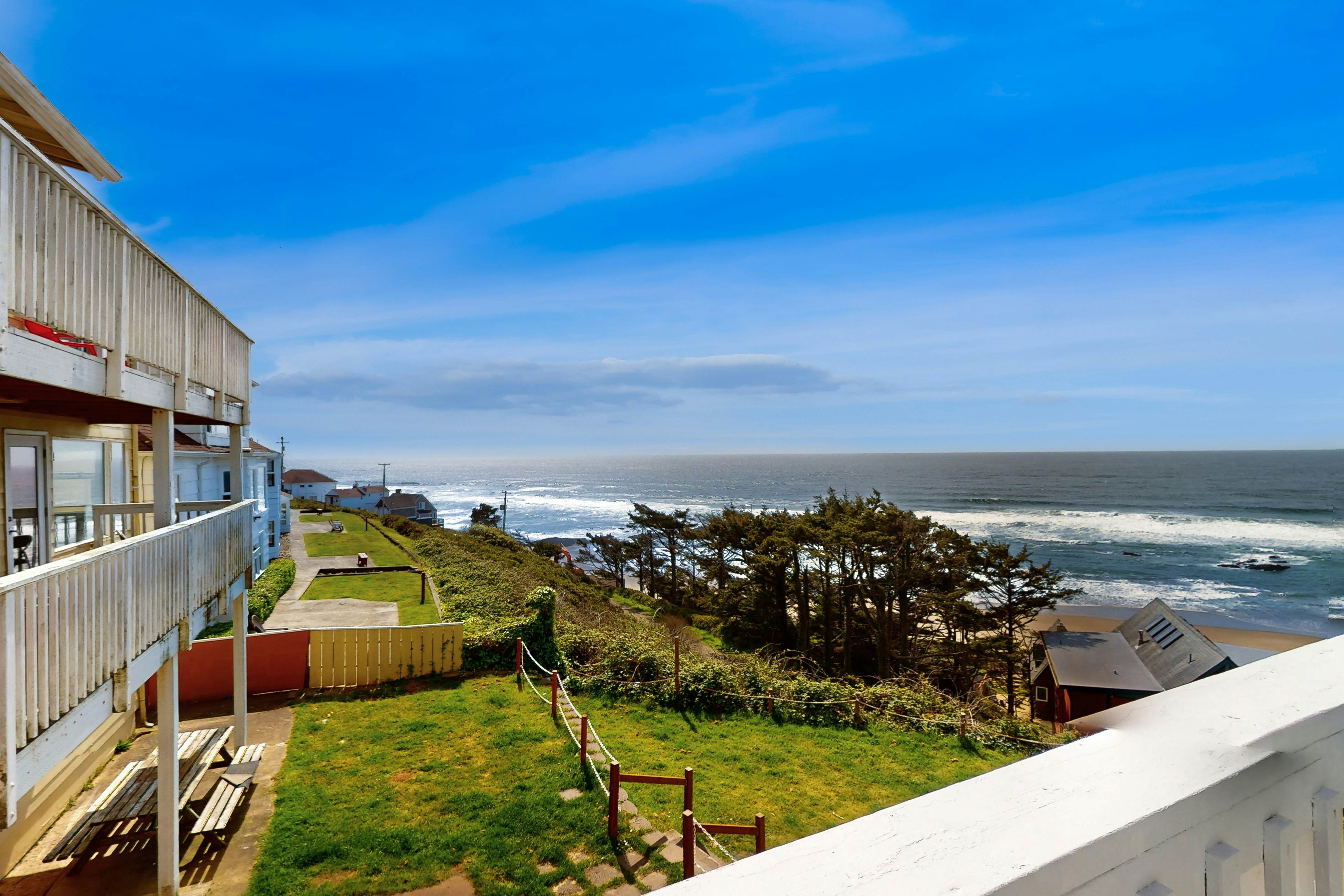 Lovely Studio with Great View & Nearby Beach Access - Dogs Welcome