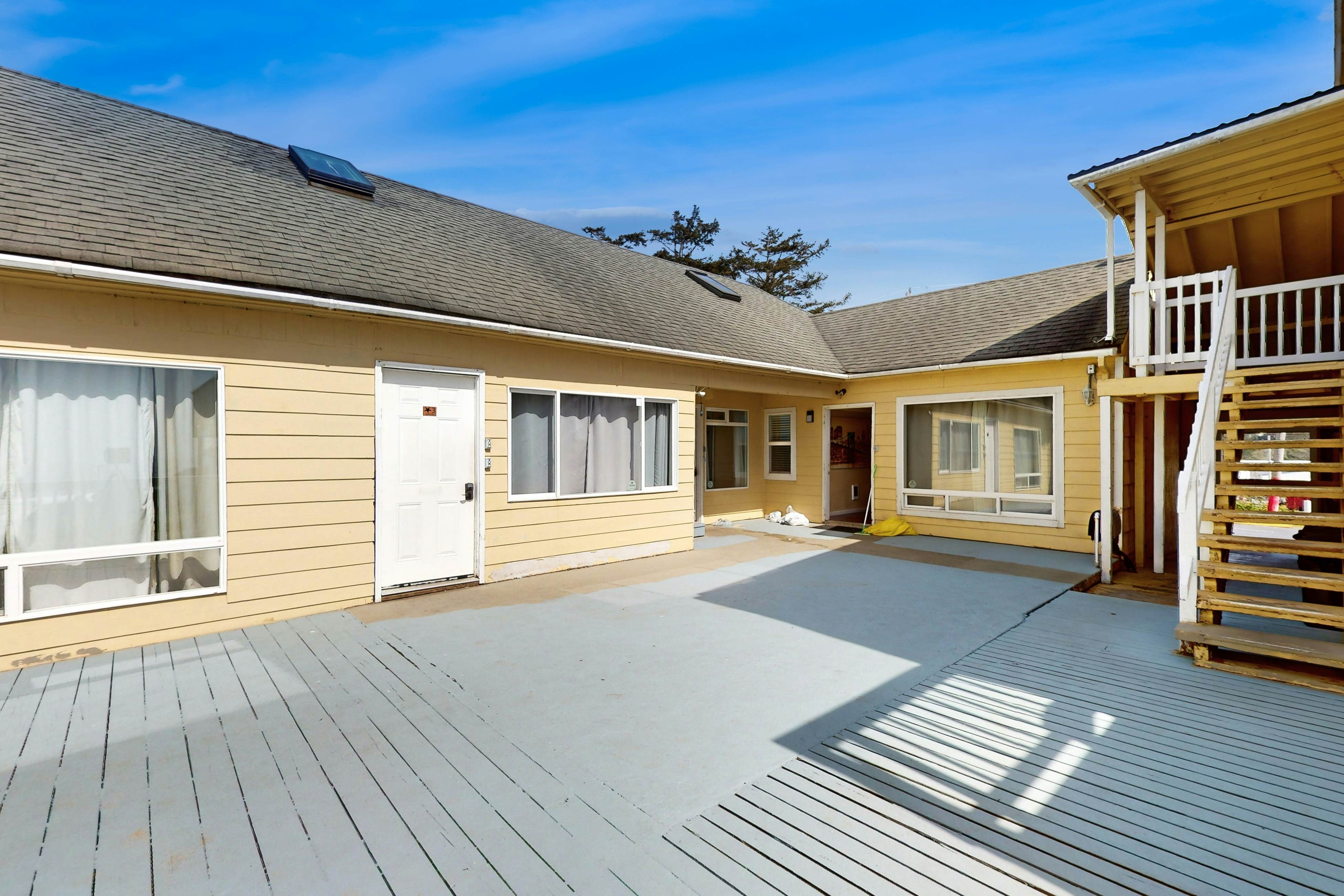 Lovely Studio with Great View & Nearby Beach Access - Dogs Welcome