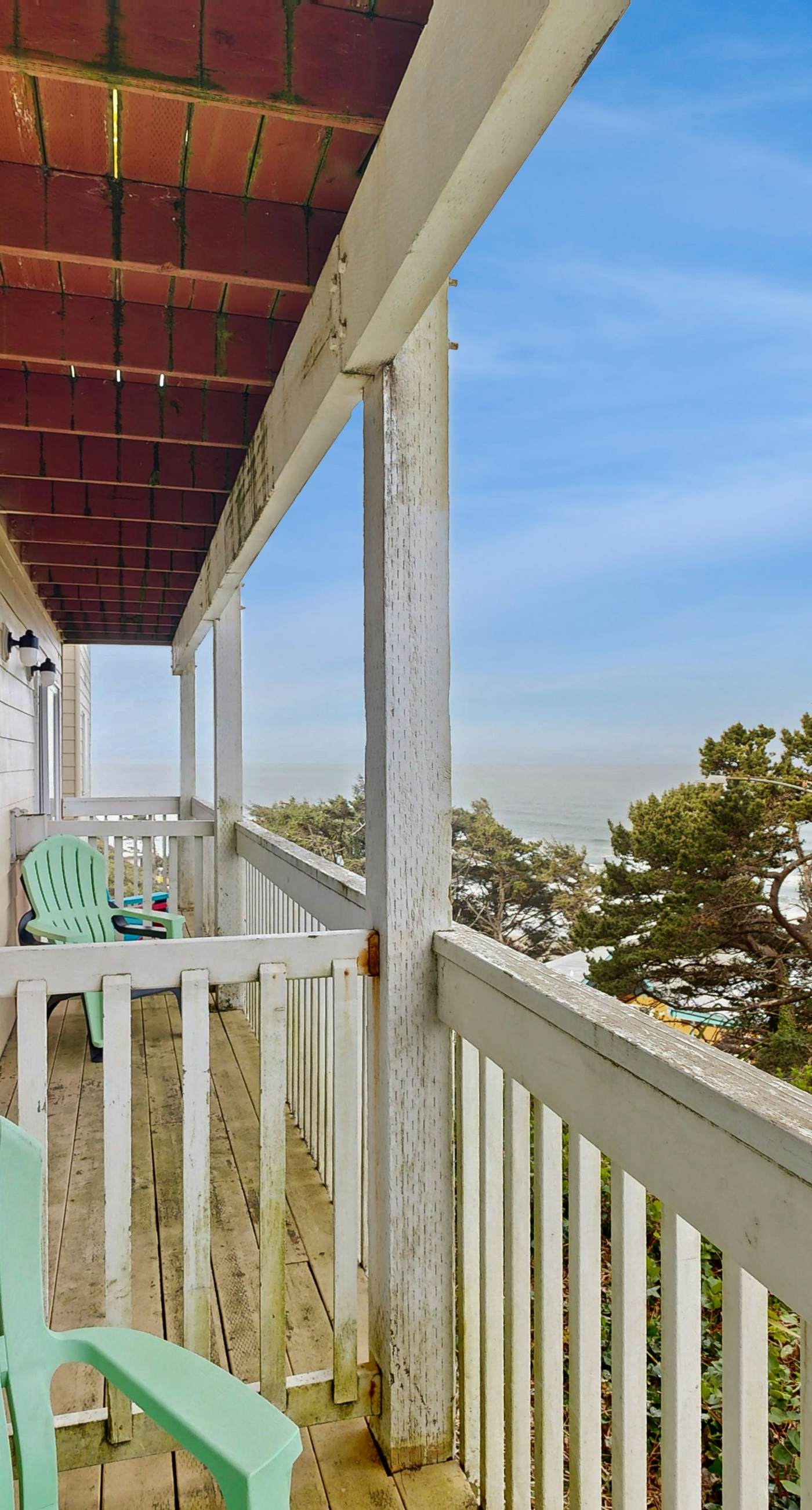 Easy Access Dog Friendly Studio with Ocean Views Short Walk to Beach