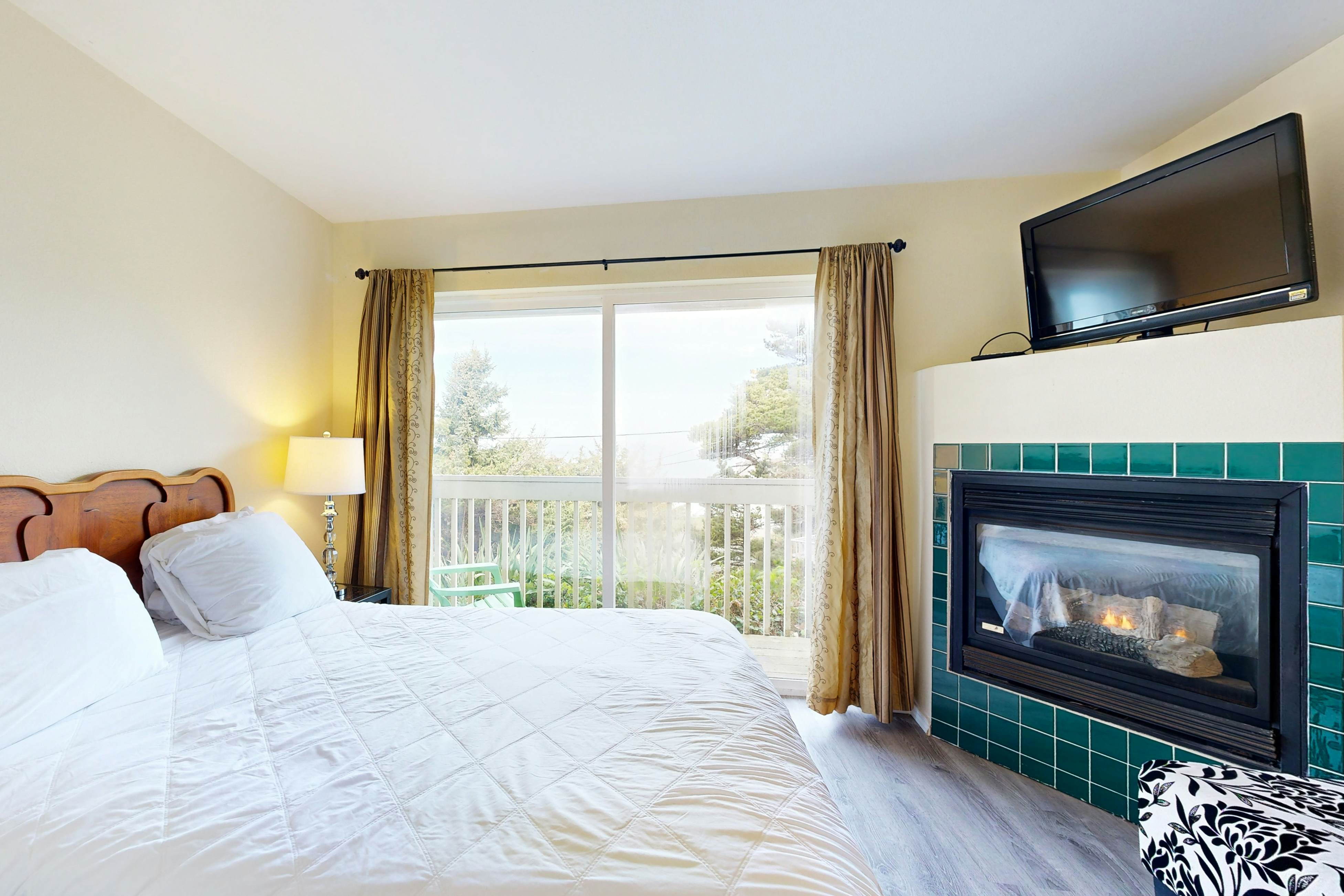 Easy Access, Dog-Friendly Studio with Ocean Views - Short Walk to Beach