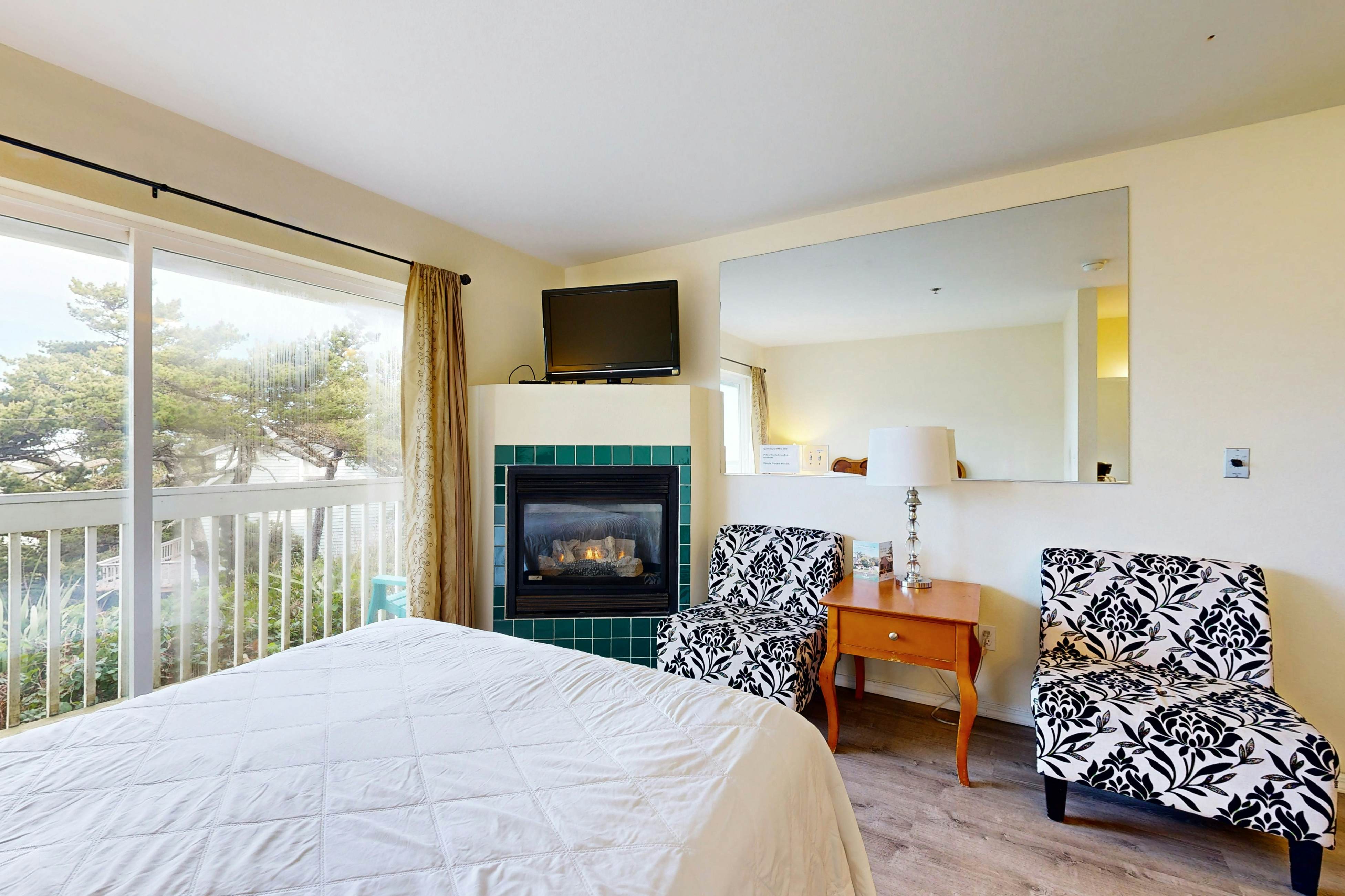 Easy Access, Dog-Friendly Studio with Ocean Views - Short Walk to Beach