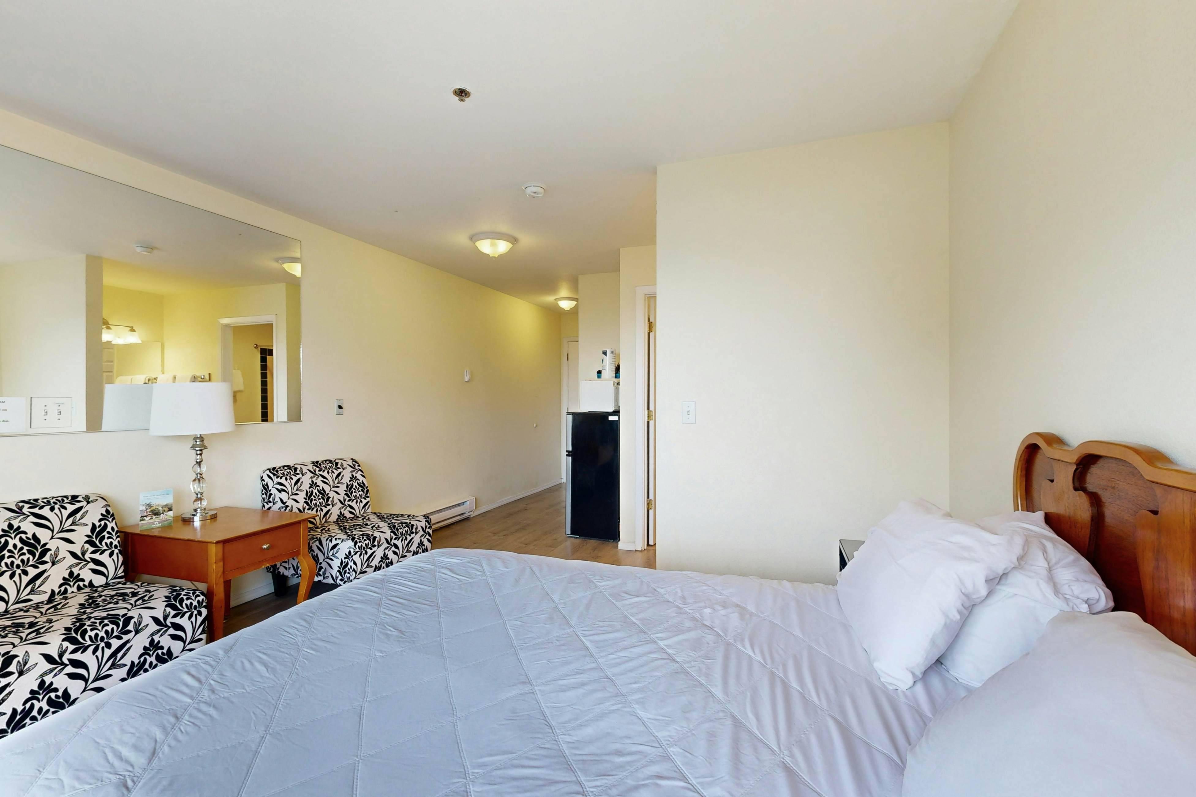 Easy Access, Dog-Friendly Studio with Ocean Views - Short Walk to Beach