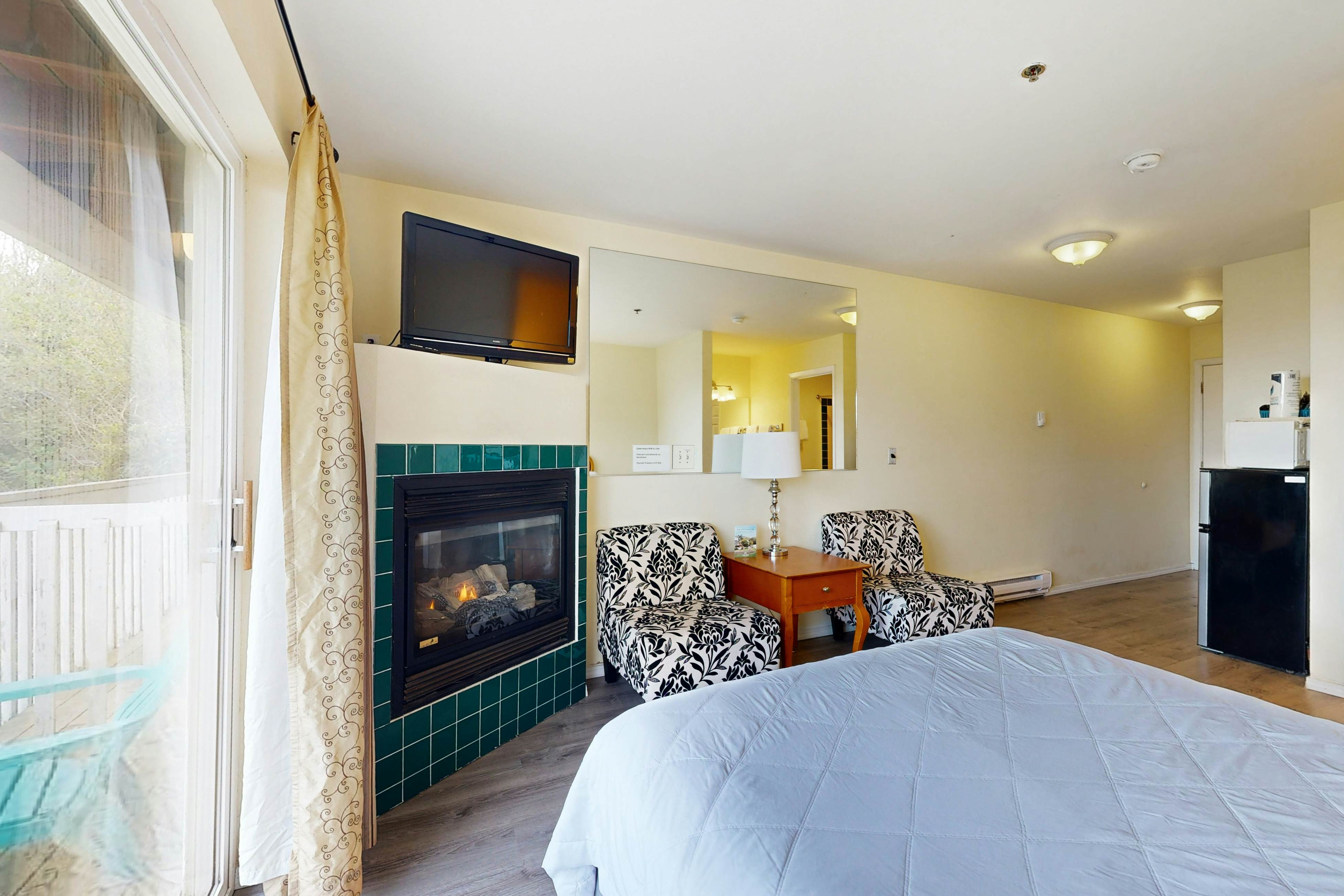 Easy Access, Dog-Friendly Studio with Ocean Views - Short Walk to Beach