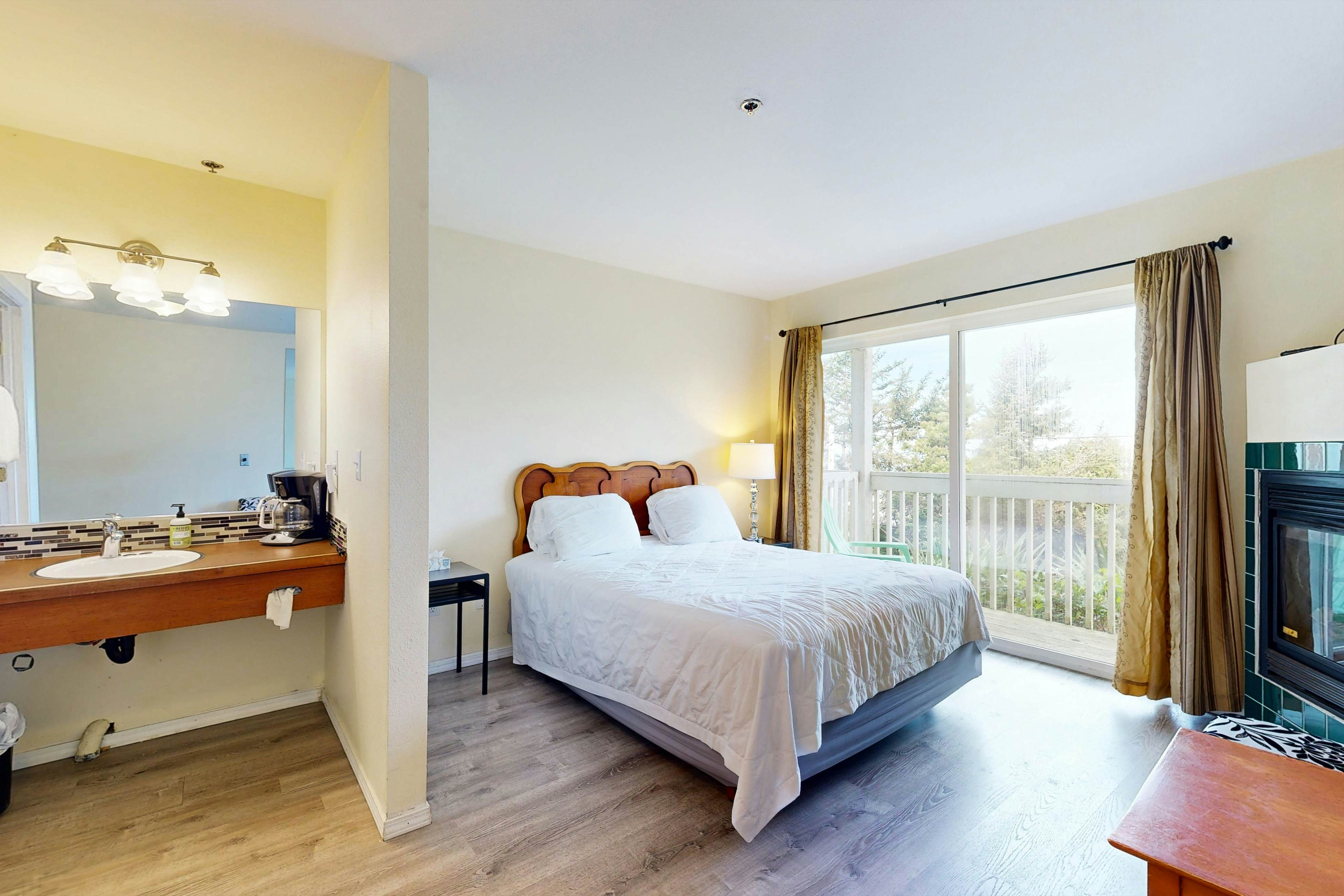 Easy Access, Dog-Friendly Studio with Ocean Views - Short Walk to Beach