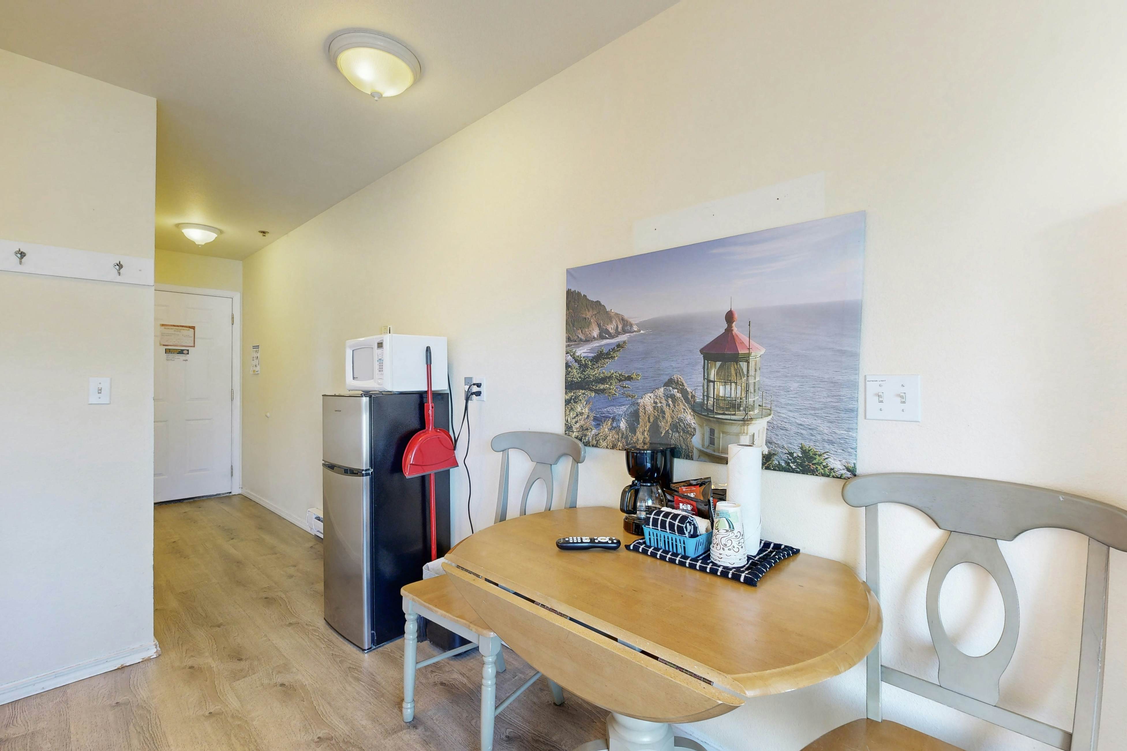 Lower-Level, Dog-Friendly Studio with Ocean Views & Free WiFi - Walk to Beach
