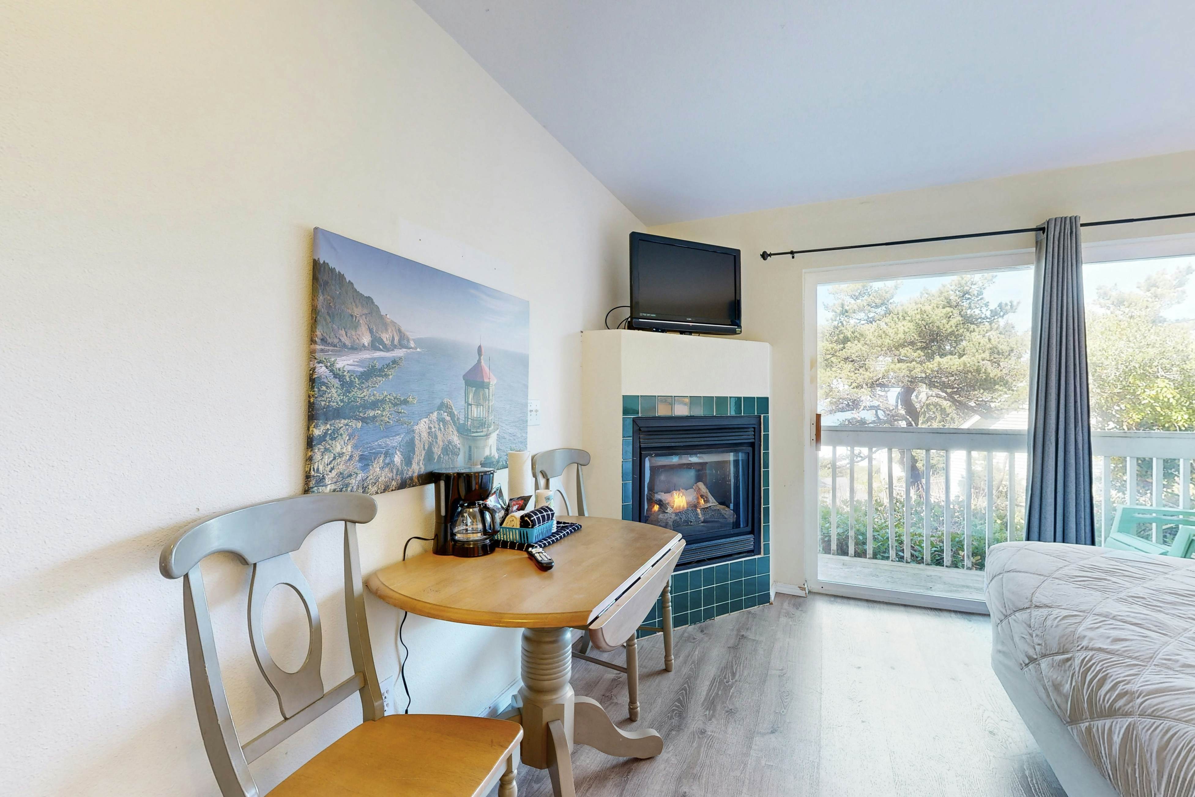 Lower-Level, Dog-Friendly Studio with Ocean Views & Free WiFi - Walk to Beach