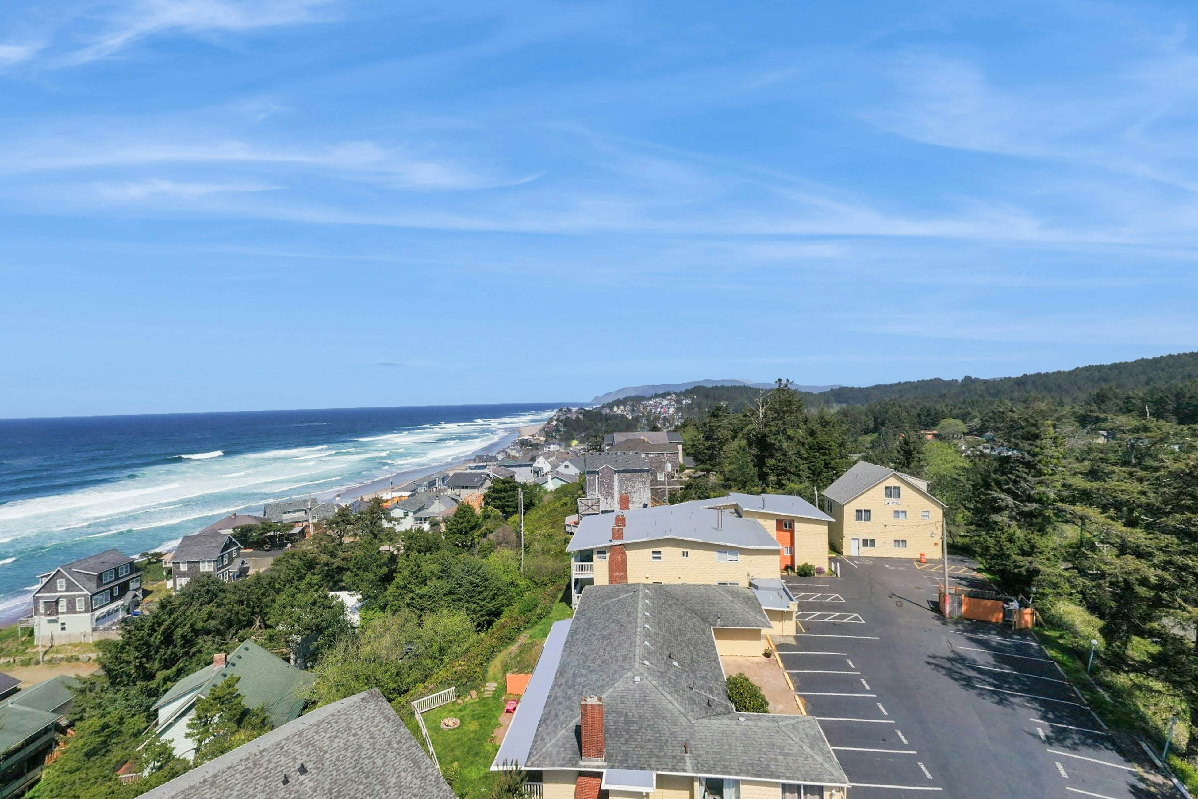 Lower-Level, Dog-Friendly Studio with Ocean Views & Free WiFi - Walk to Beach