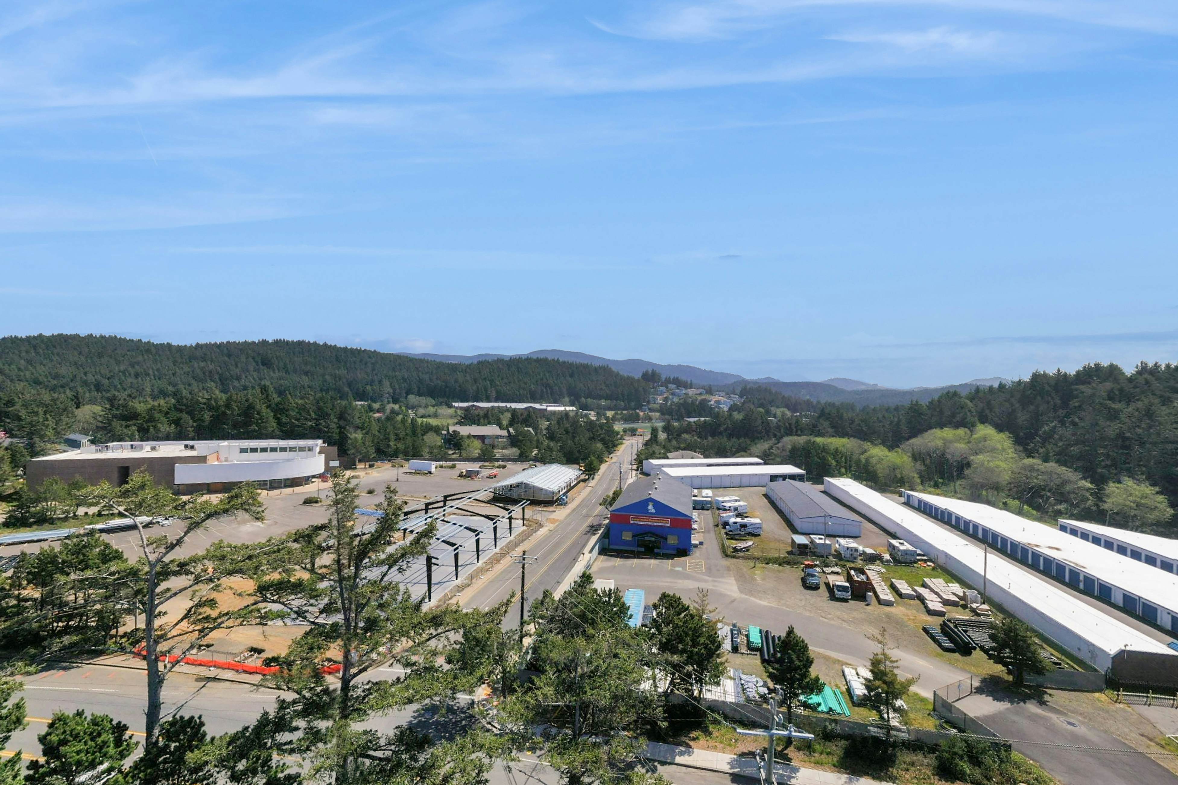 Lower-Level, Dog-Friendly Studio with Ocean Views & Free WiFi - Walk to Beach