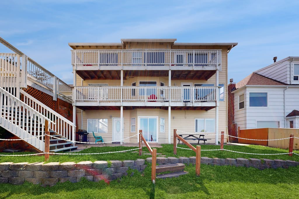 Dog Friendly Studio Condo with Ocean Views WiFi Close to