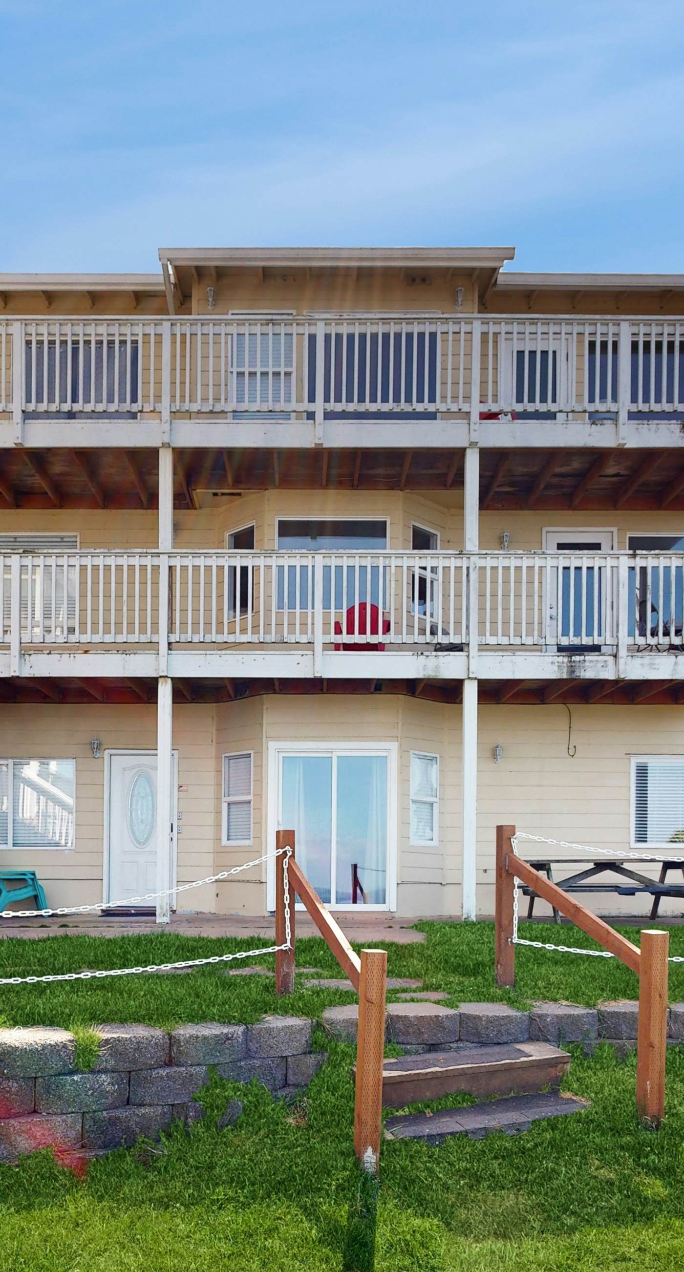 Dog Friendly Studio Condo with Ocean Views WiFi Close to Everything