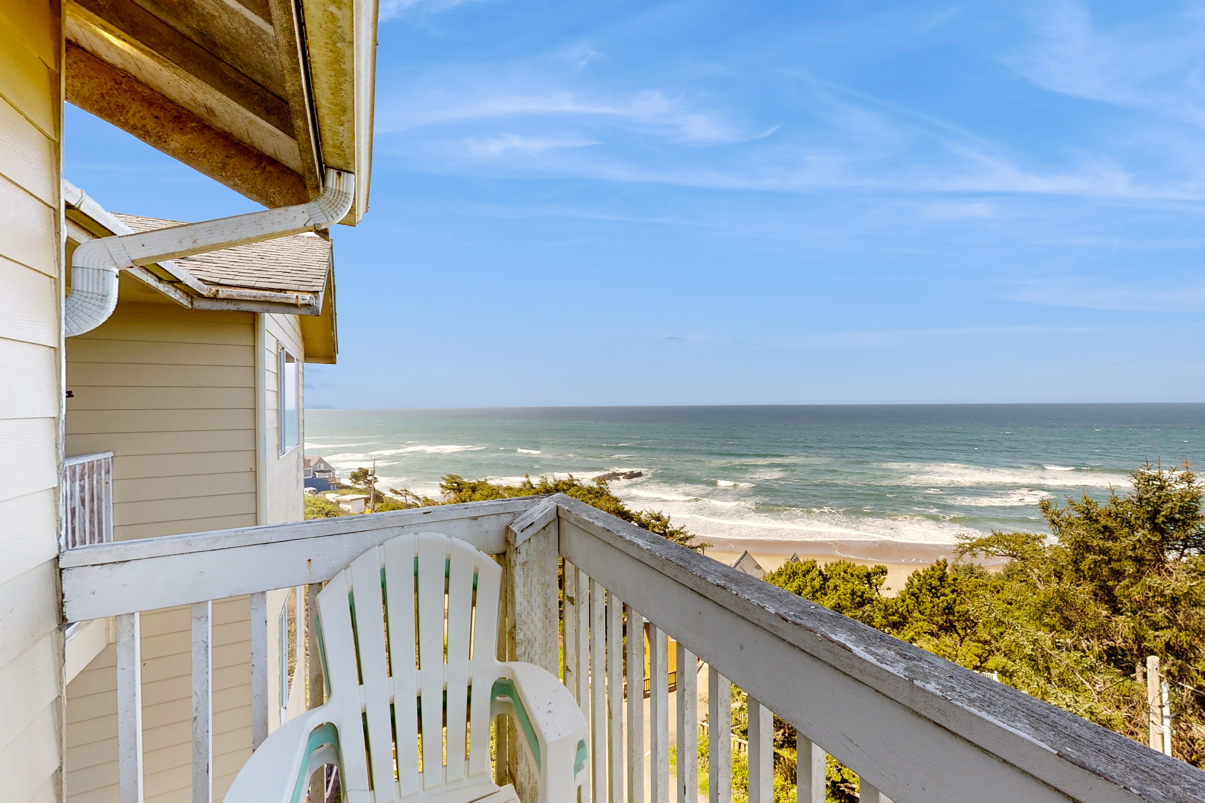 Dog-Friendly Studio with Superb Ocean Views & Nearby Beach Access