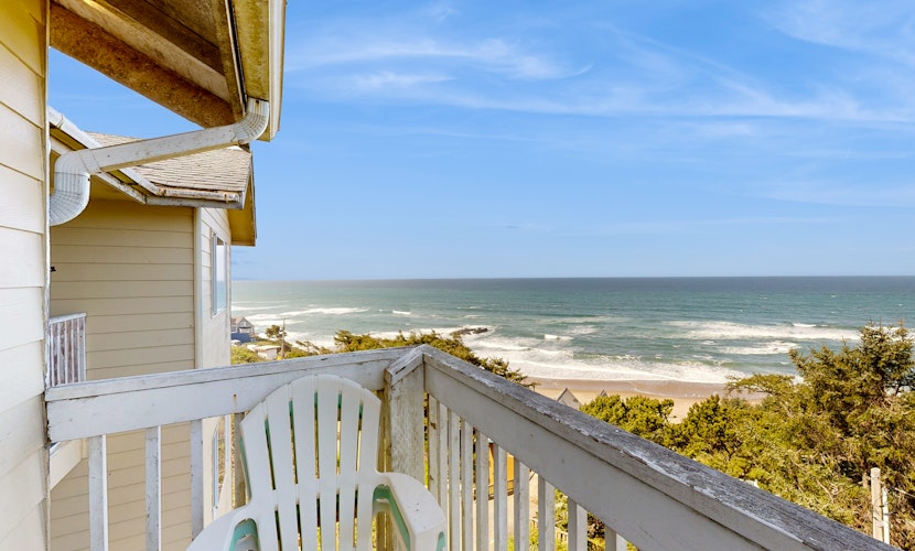 Dog Friendly Studio with Superb Ocean Views and Nearby Beach Access