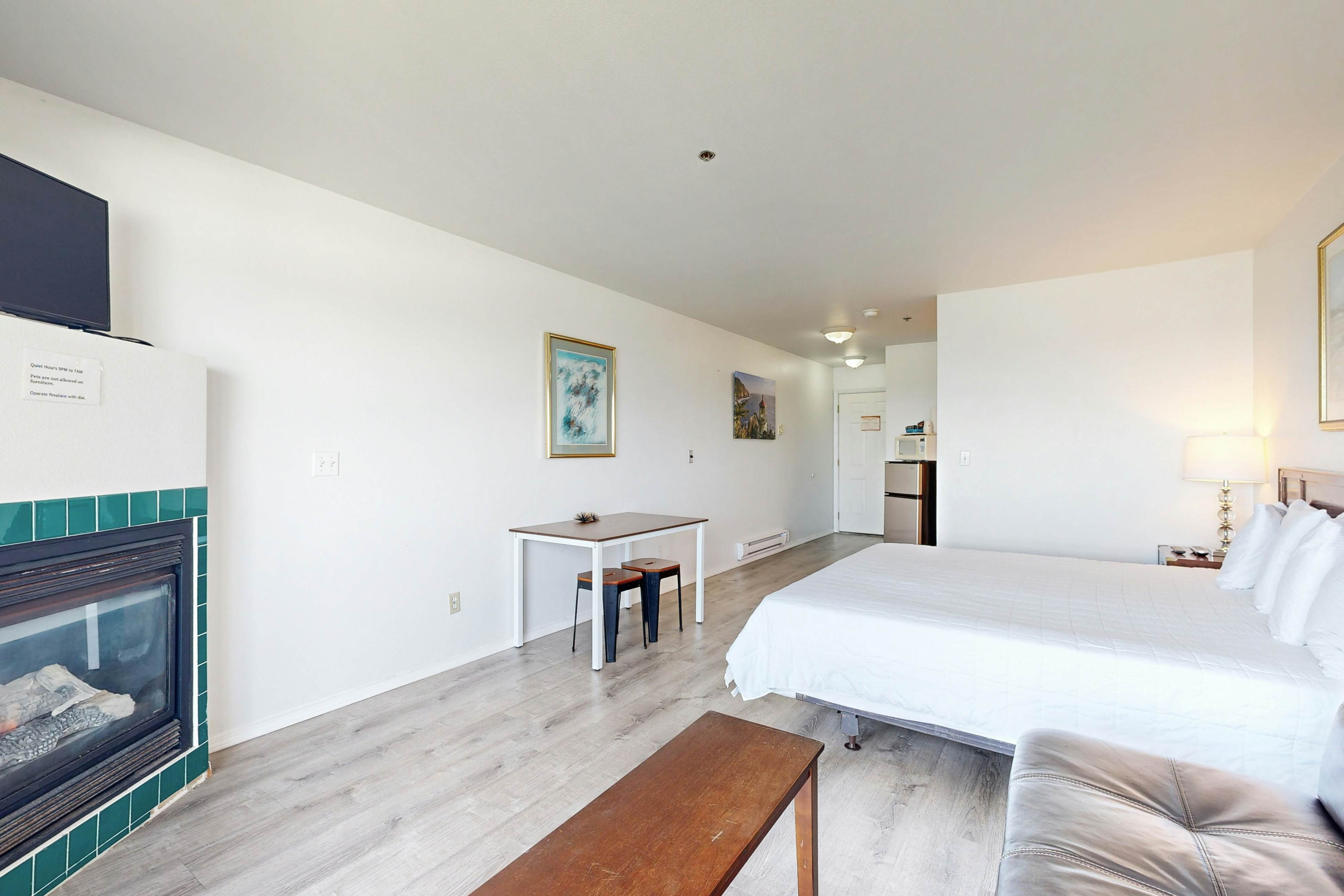 Dog-Friendly Studio with Superb Ocean Views & Nearby Beach Access